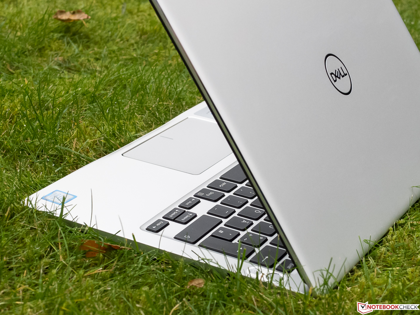 Dell Inspiron 13 7370 (i5-8250U) Laptop Review - NotebookCheck.net 