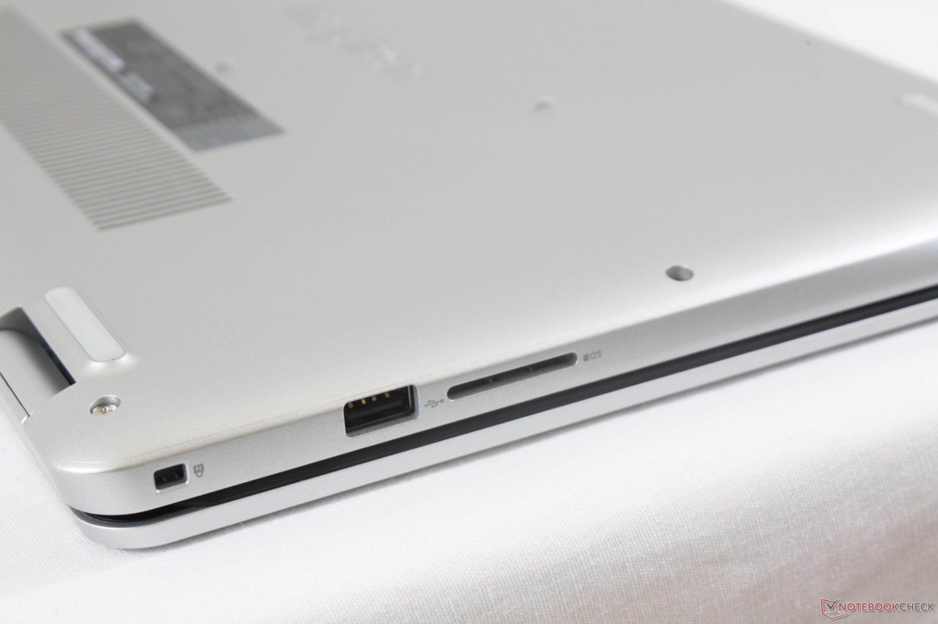 Dell Inspiron 15 5000 5584 (i7-8565U) Laptop Review - NotebookCheck.net ...