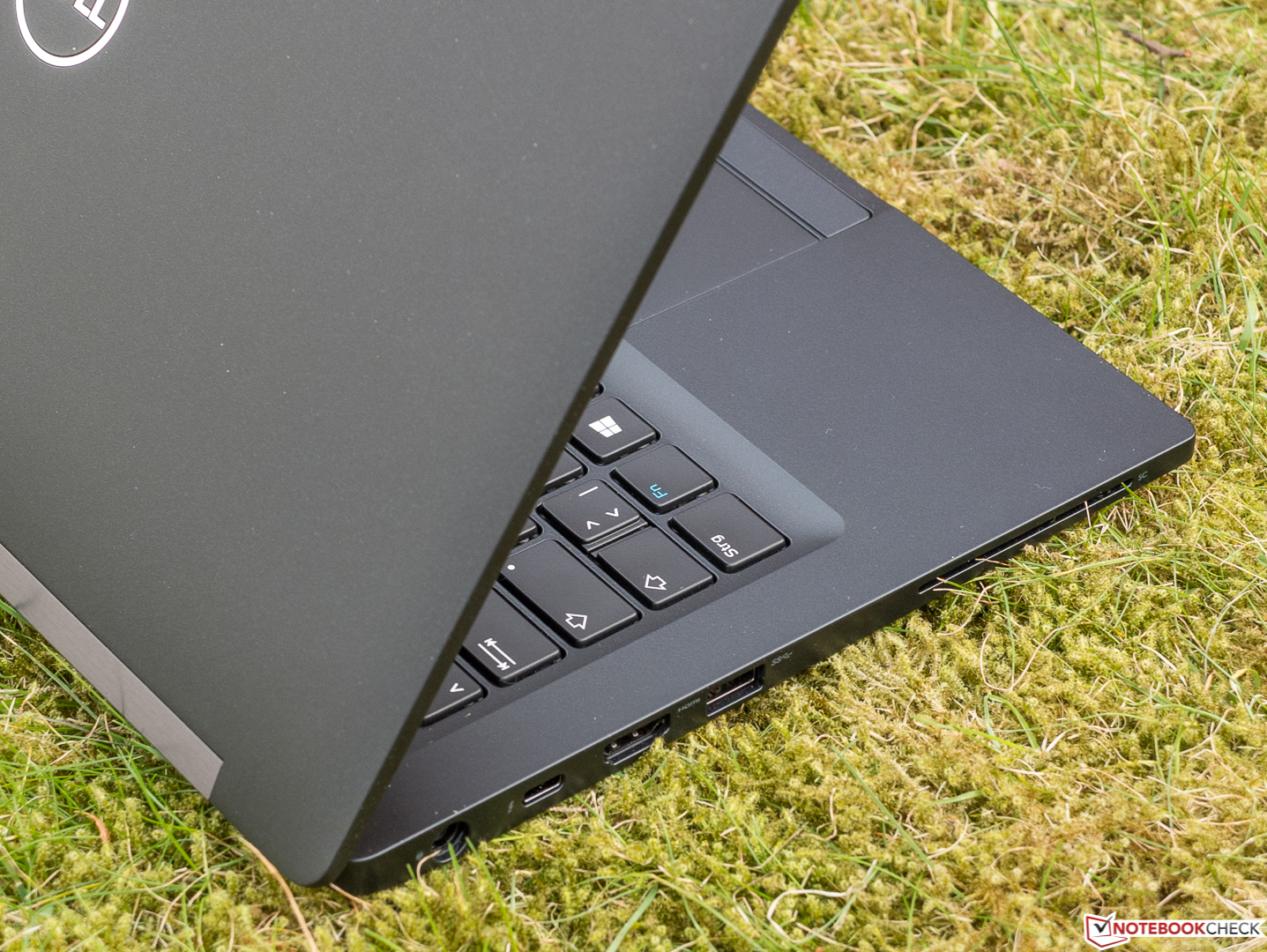Dell Latitude 7390 (i5-8350U, SSD 256 GB) Laptop Review 