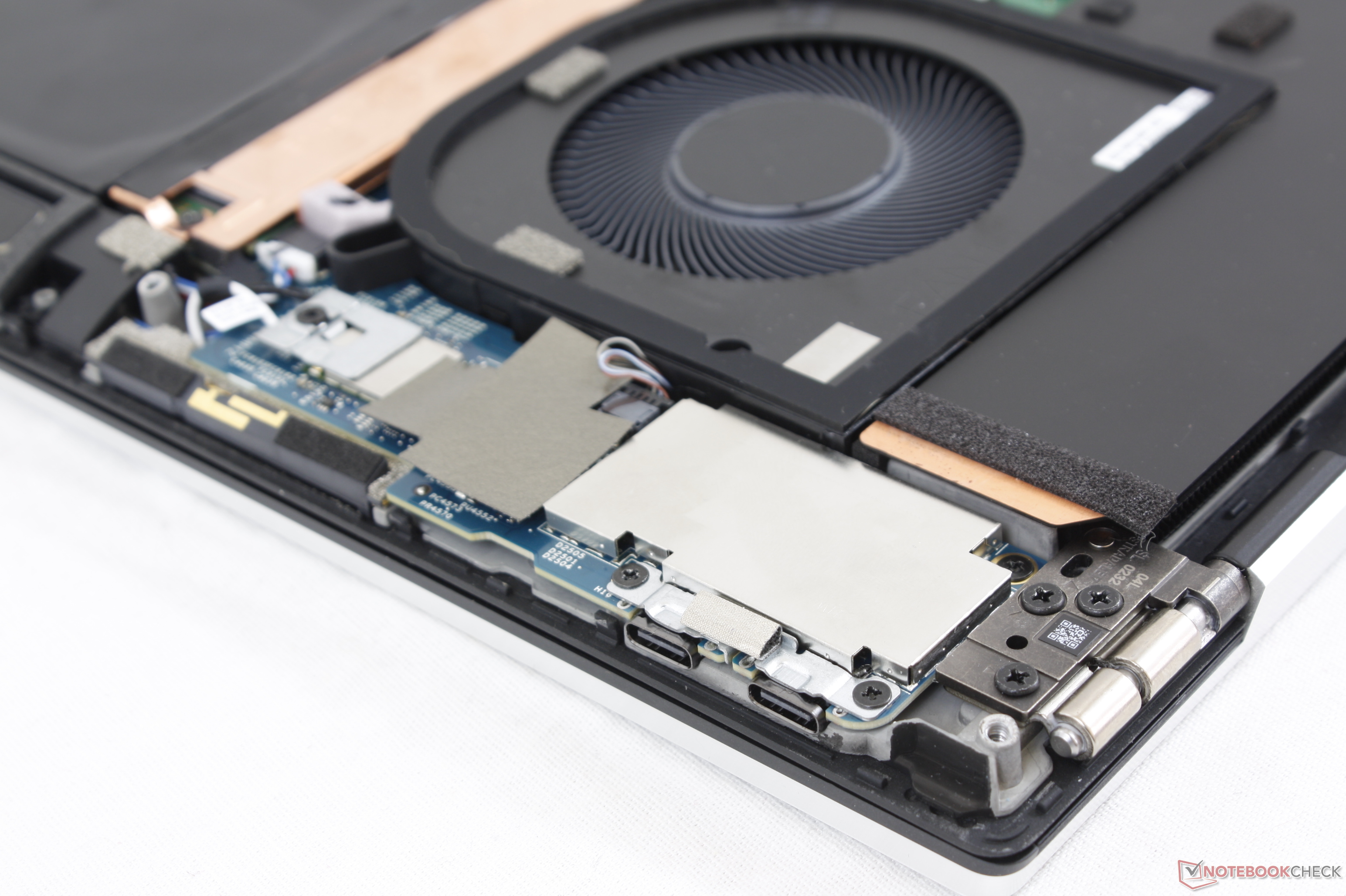 Dell XPS 17 9700 Core i7 Laptop Review: Pretty Much A ...