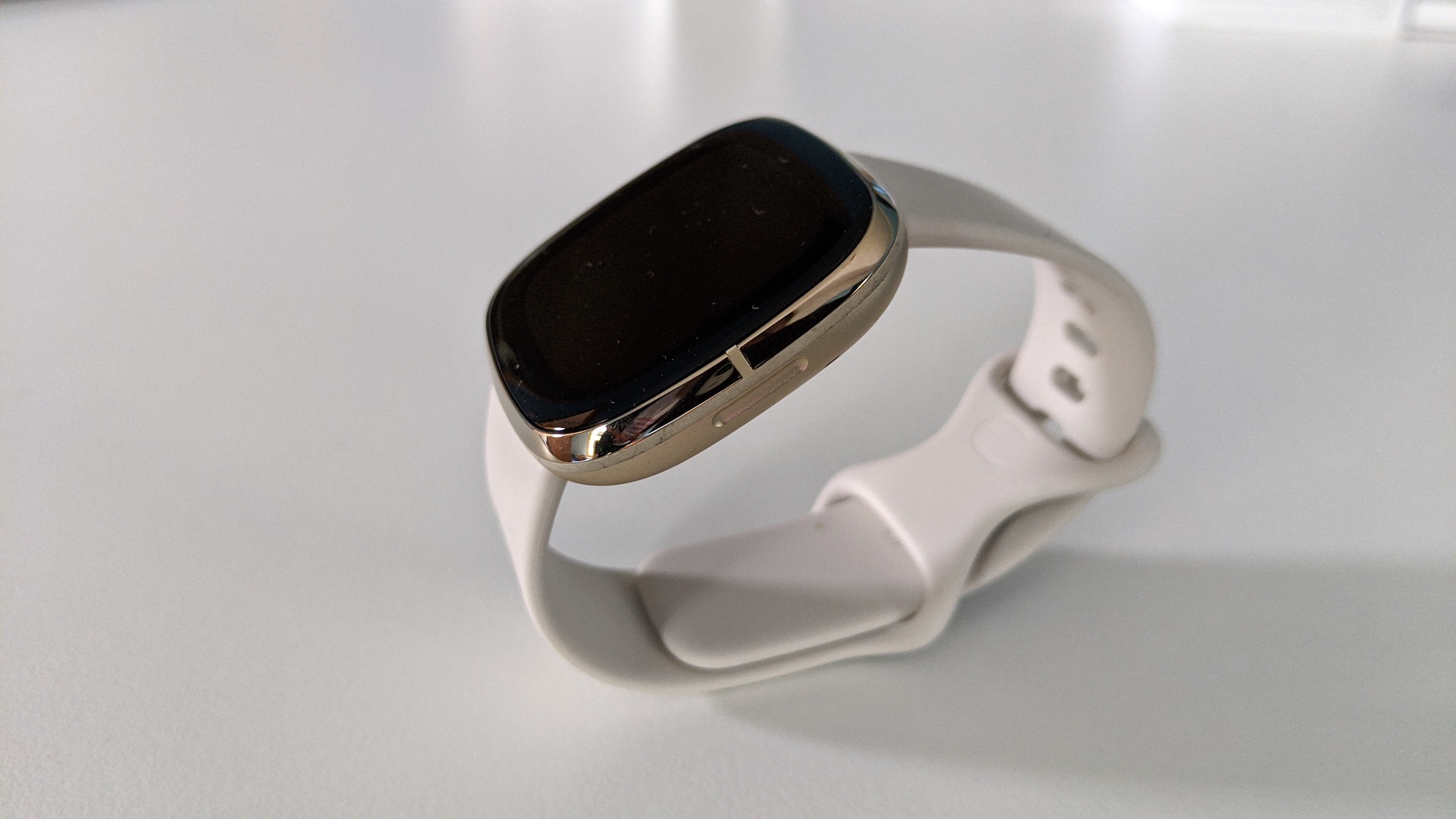 Fitbit Sense Review: Healthcare via your smartwatch - NotebookCheck.net ...