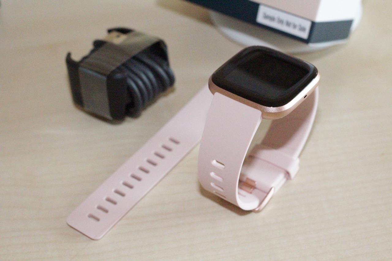 Smart watch Fitbit Versa 2 Review - how can a fitness tracker without ...