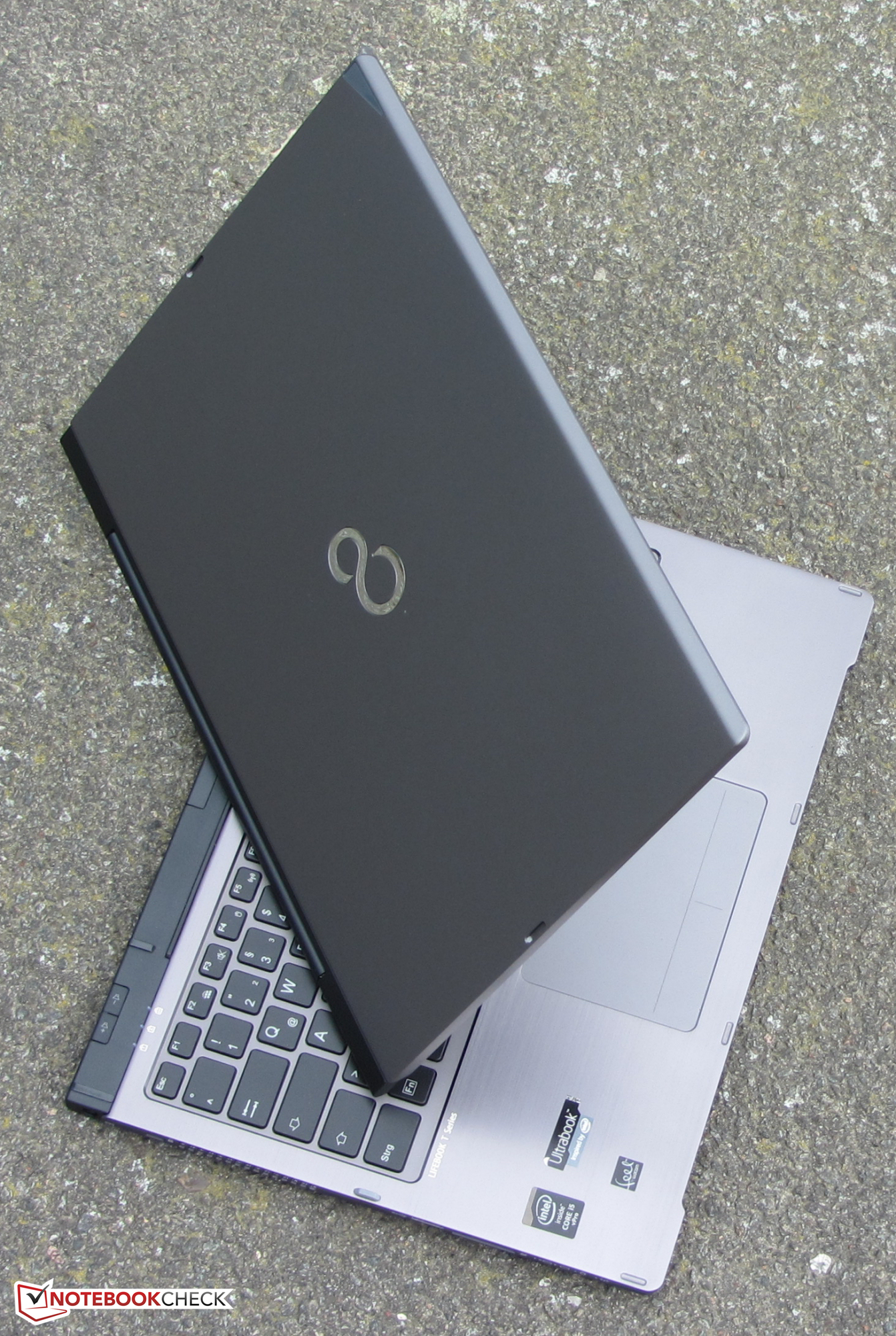 Fujitsu LifeBook T935 Convertible Review - NotebookCheck.net Reviews