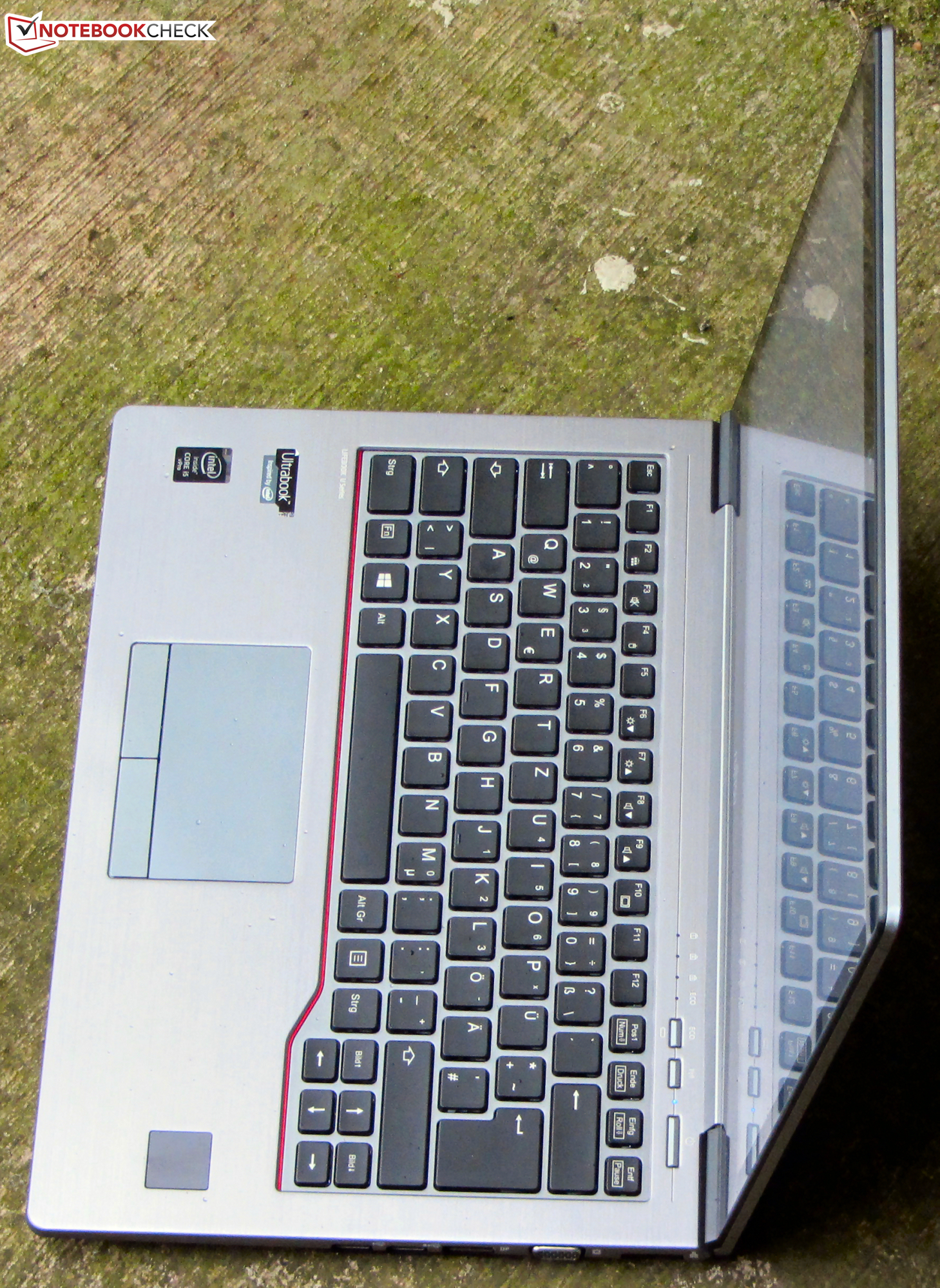 Fujitsu LifeBook U745 Ultrabook Review - NotebookCheck.net Reviews