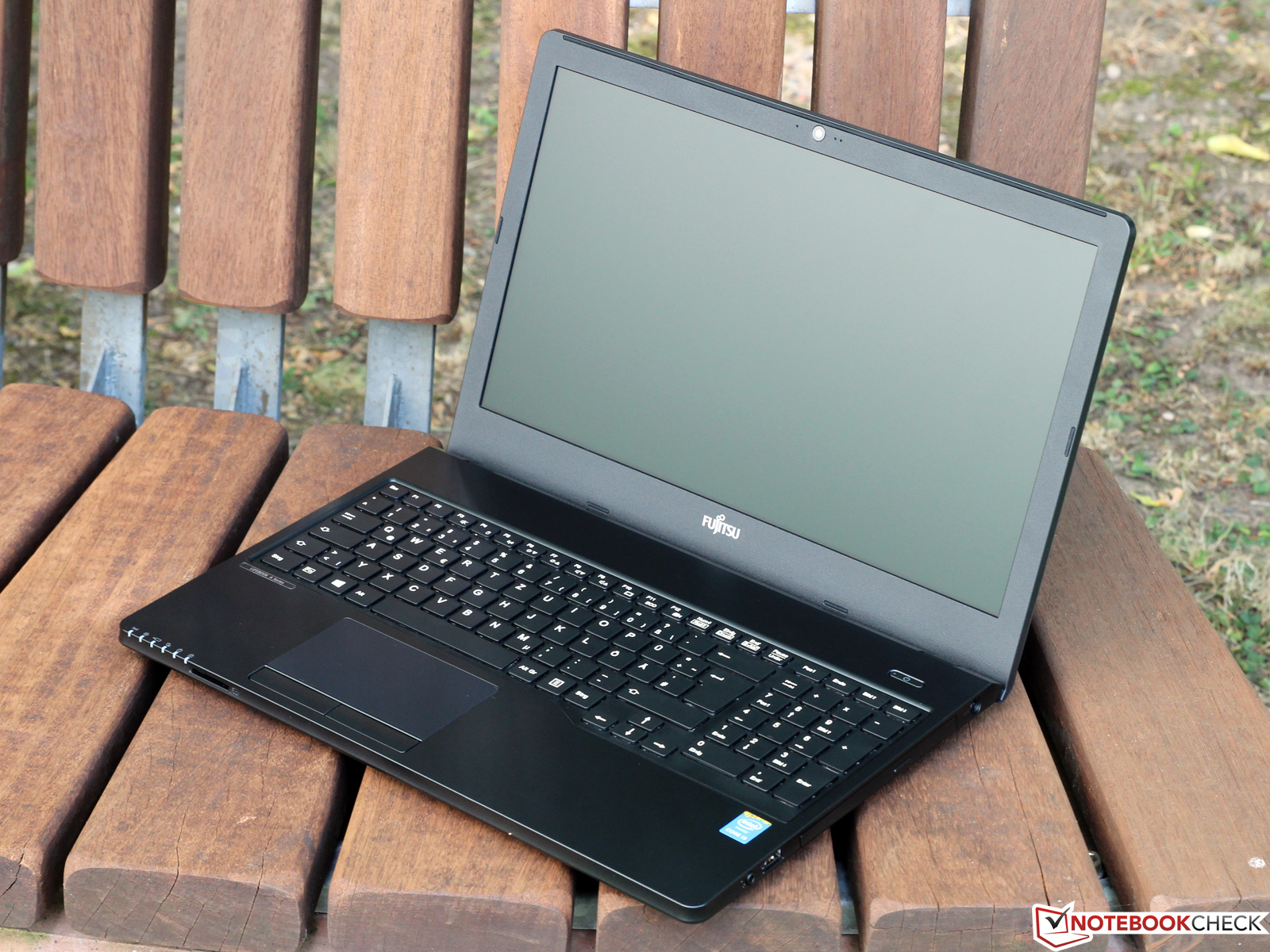 Fujitsu Lifebook A555 Notebook Review - NotebookCheck.net Reviews
