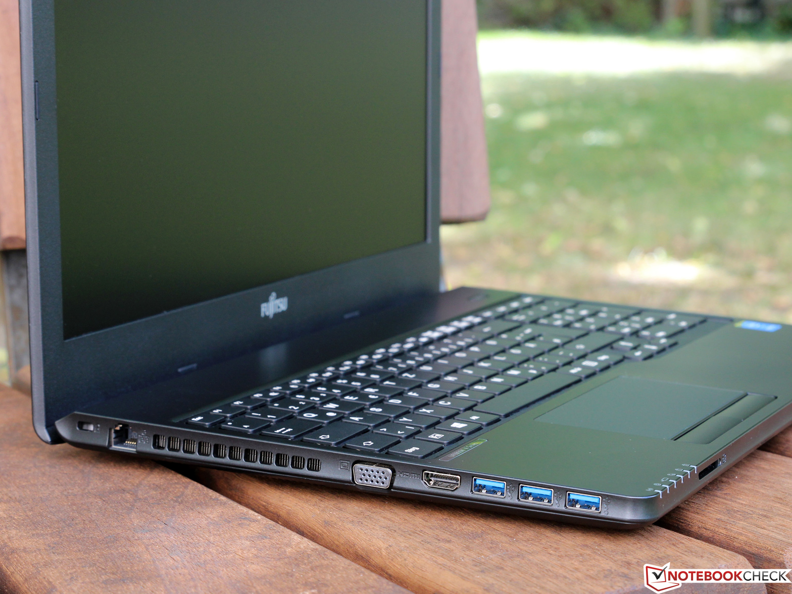 Fujitsu Lifebook A555 Notebook Review - NotebookCheck.net Reviews