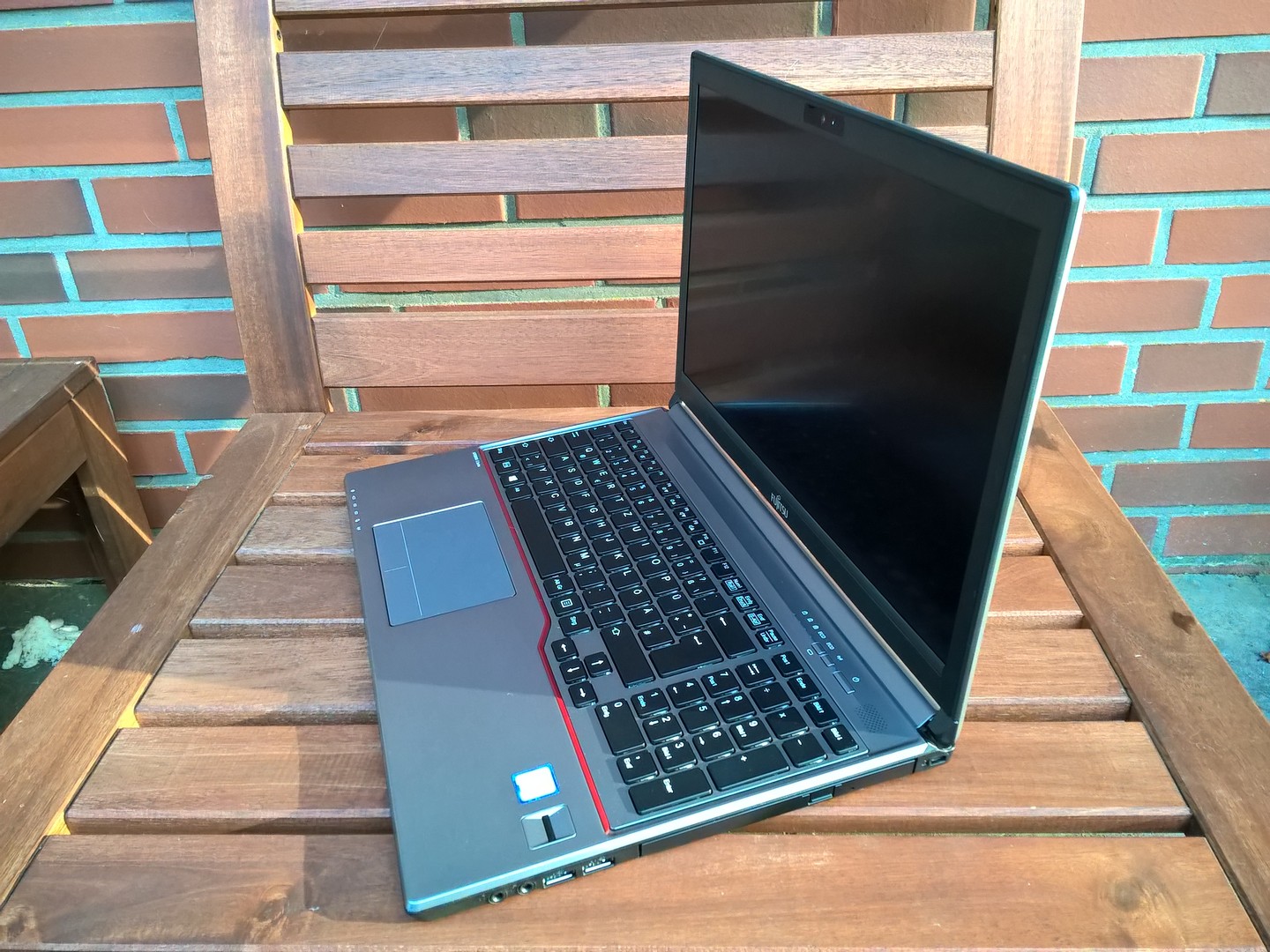 富士通 LIFEBOOK A746/S Core i7 6600U 2.6GHz/16GB/256GB(SSD)/15.6W/FHD(192