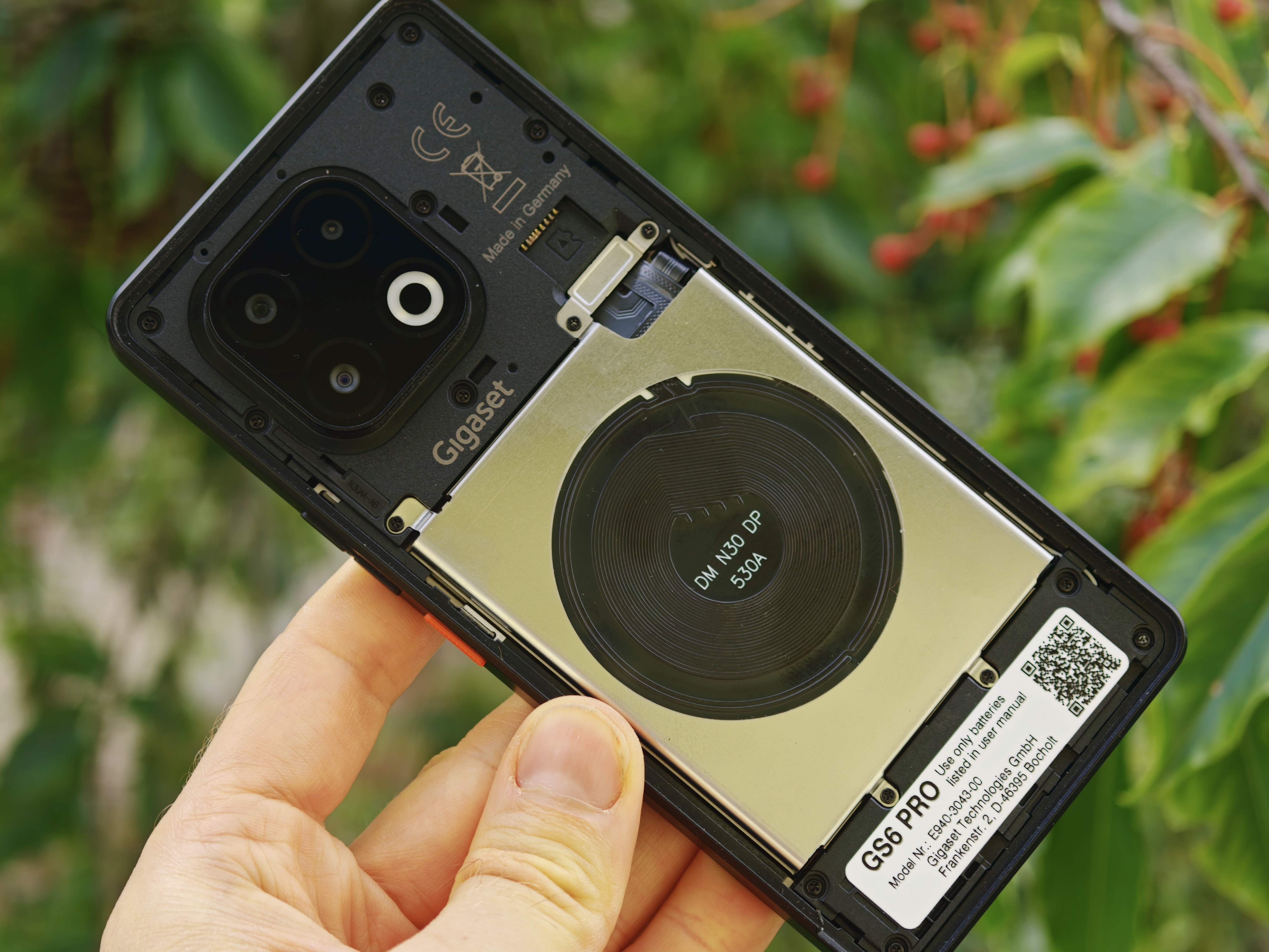 Why the glass back of Gigaset’s top smartphone is something special
