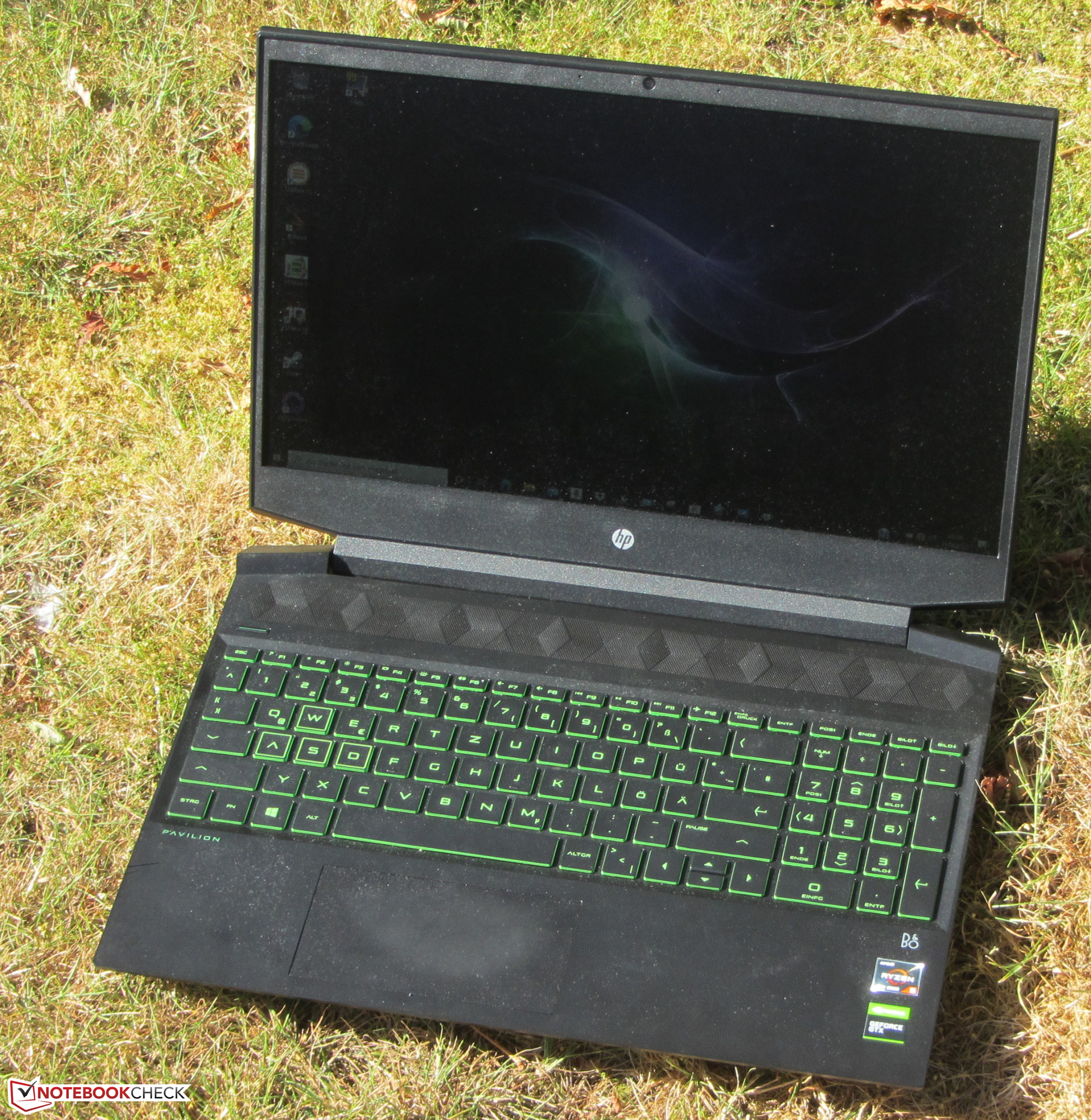 kontrast kold Anerkendelse HP Pavilion Gaming 15 in review: Inexpensive gaming laptop with a lot of  power under the hood - NotebookCheck.net Reviews