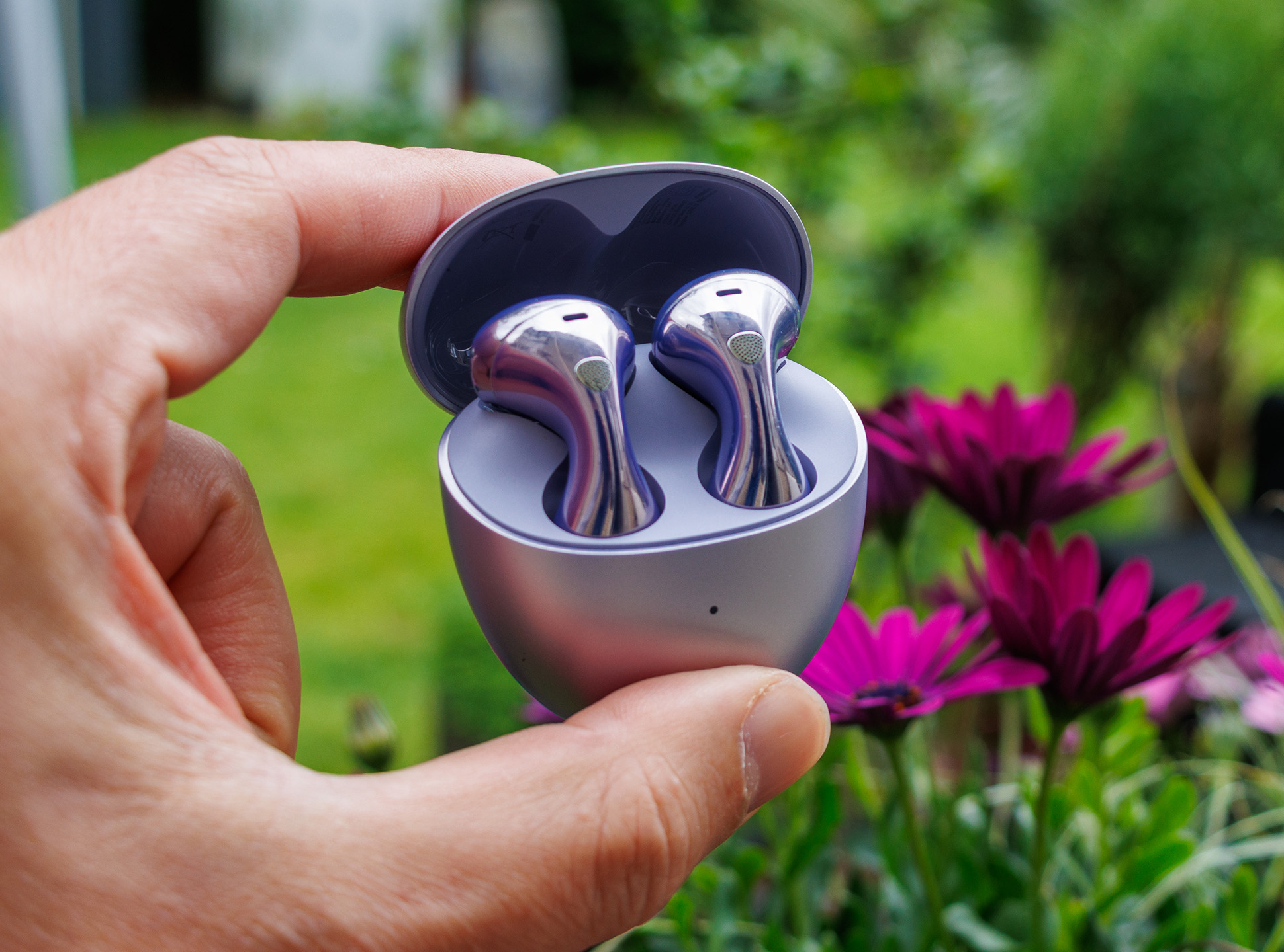 Open-fit headphones with lots of functions - Huawei FreeBuds 6