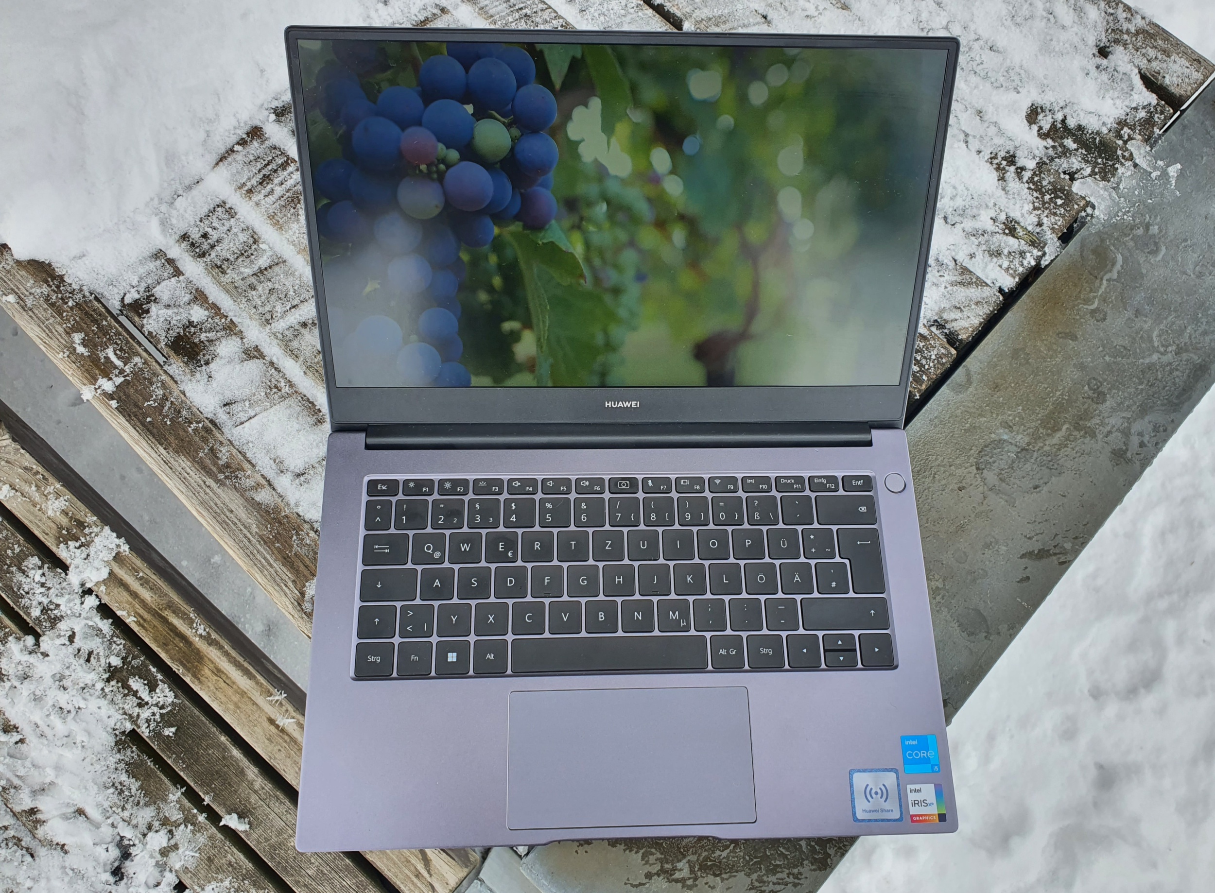 Huawei MateBook D 14 (2022) laptop review: Unibody for beginners -  NotebookCheck.net Reviews