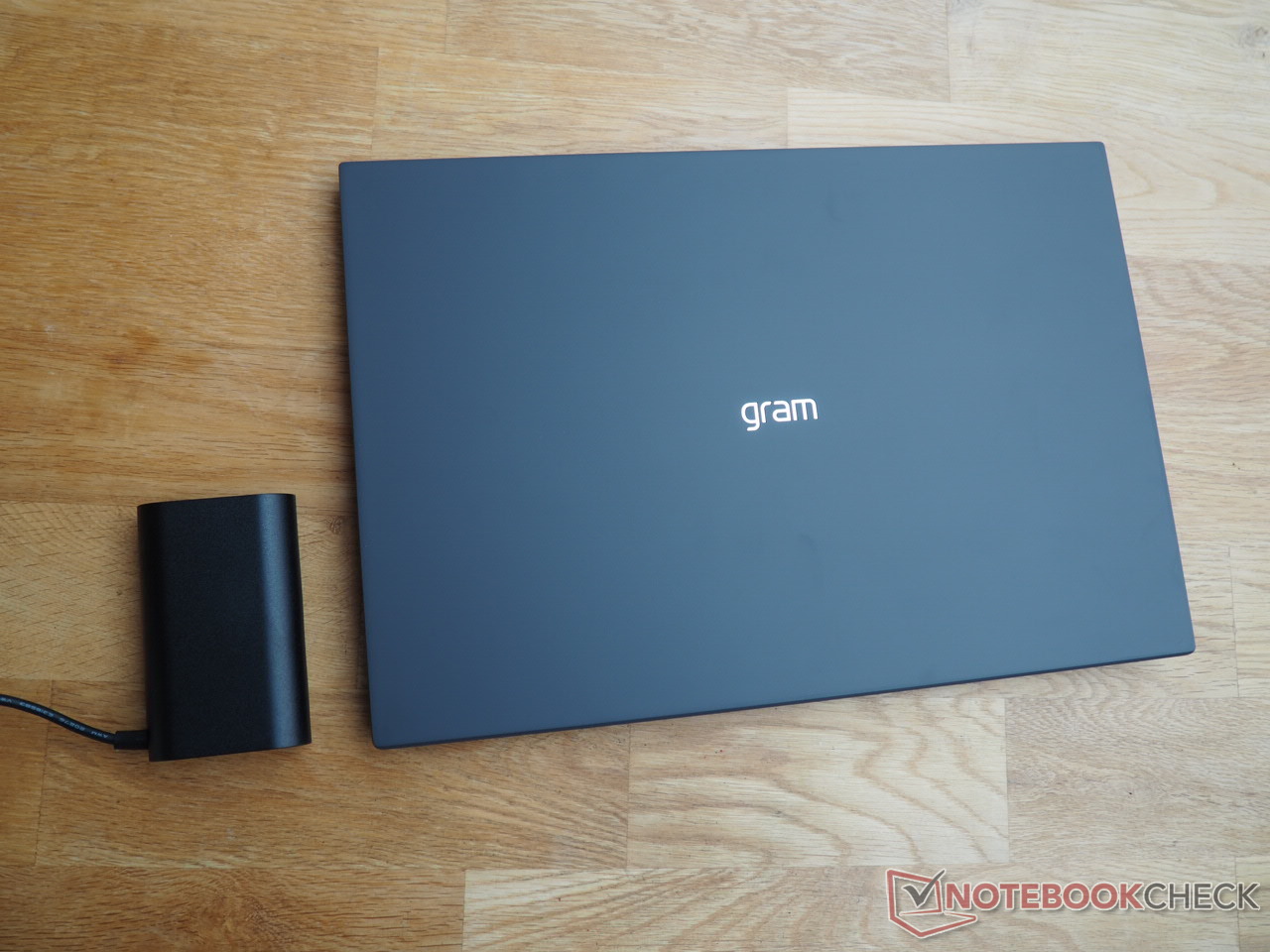 LG gram 16” Lightweight Laptop - 16Z90R-K.AAS6U1