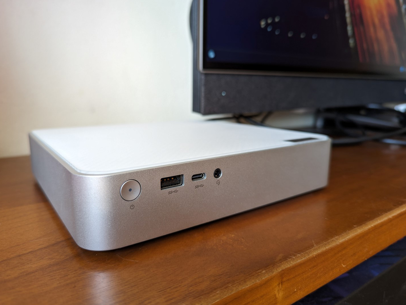 Lenovo IdeaCentre Mini Desktop PC - Intel Core I7-13620H, 16GB RAM, 512GB SSD, Windows 11 Home - Grigio