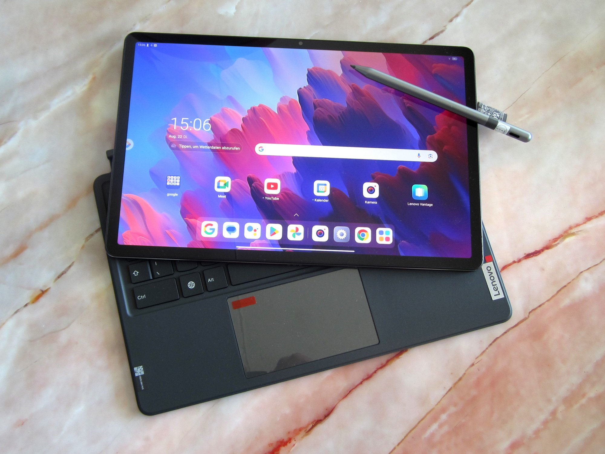 Lenovo Tab P12 review with tablet XXL Reviews - accessories lots powerful of - NotebookCheck.net A