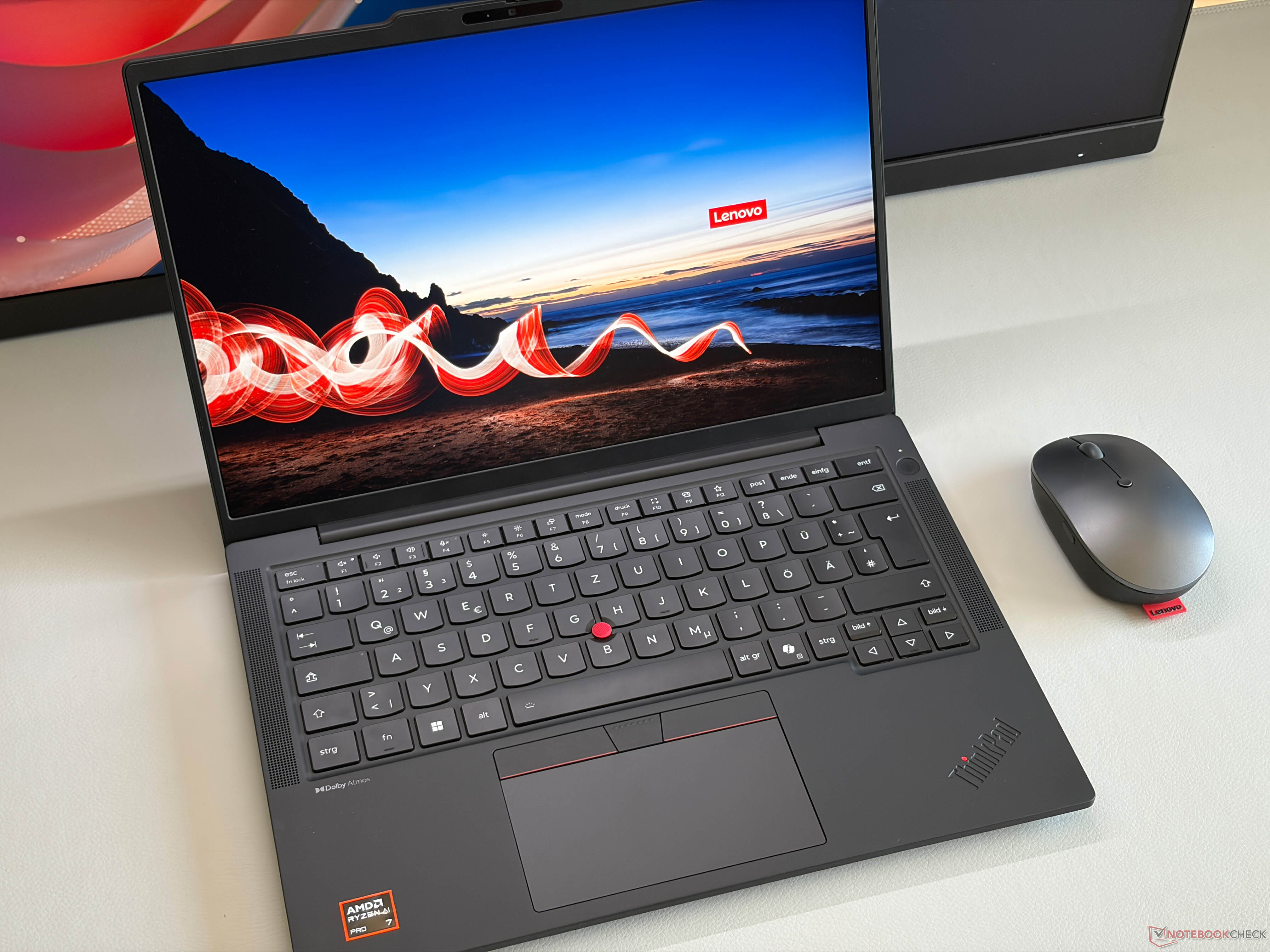 Lenovo's new ThinkPad T14s Gen 7 is lighter than ever, but the performance stagnates