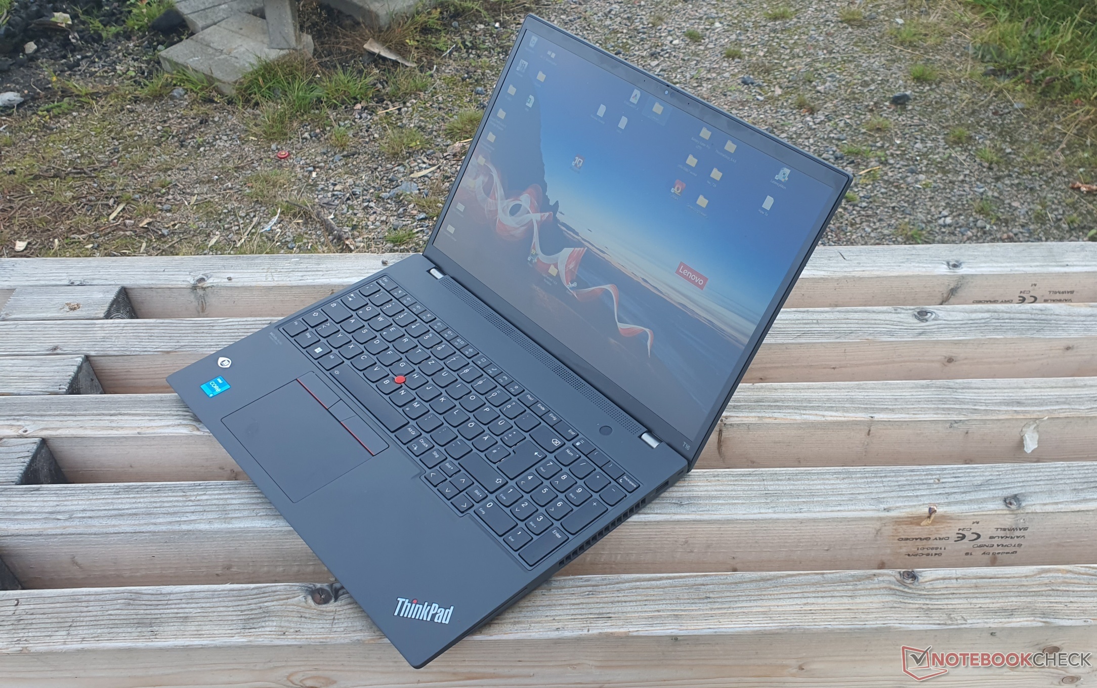 Lenovo Thinkpad T16 Gen 1 review: A big-screened workstation for