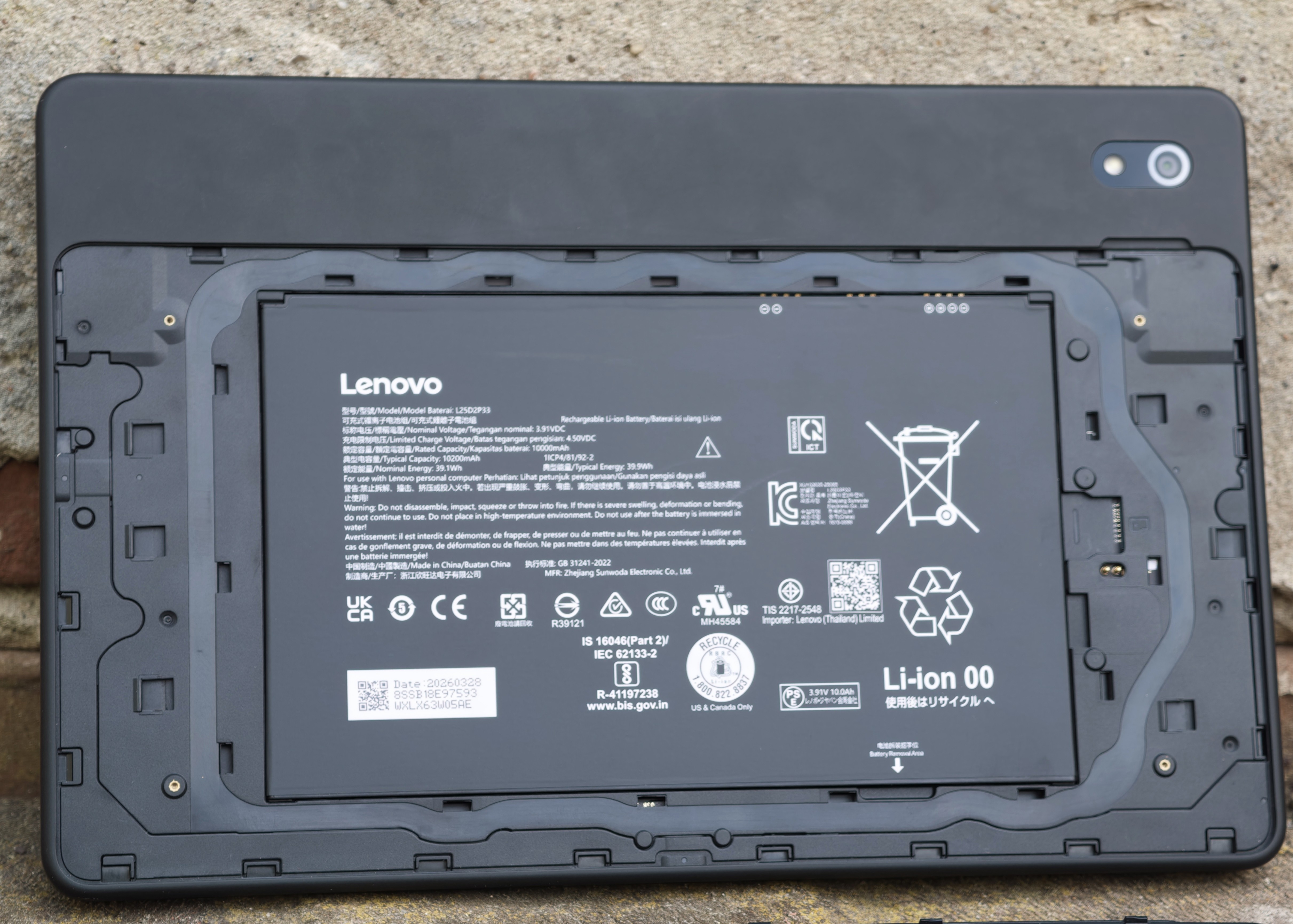Lenovo ThinkTab is built to withstand days of use in desert thanks to its clever battery design