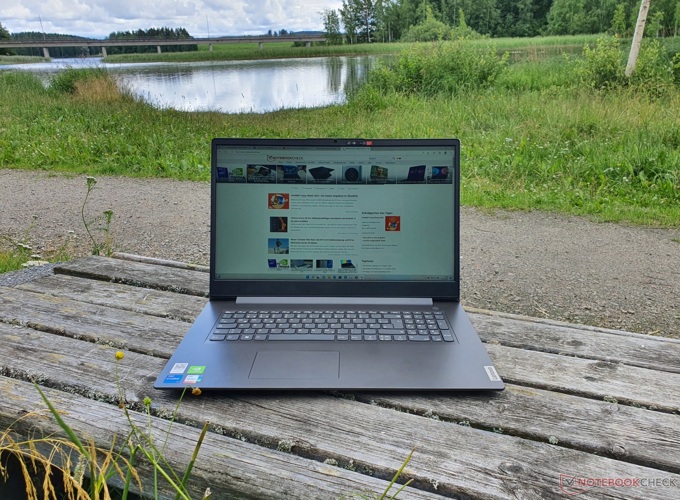 Test de l'ordinateur portable Lenovo ThinkPad P17 G2 : Une station de  travail massive avec des mises à niveau internes - Notebookcheck.fr