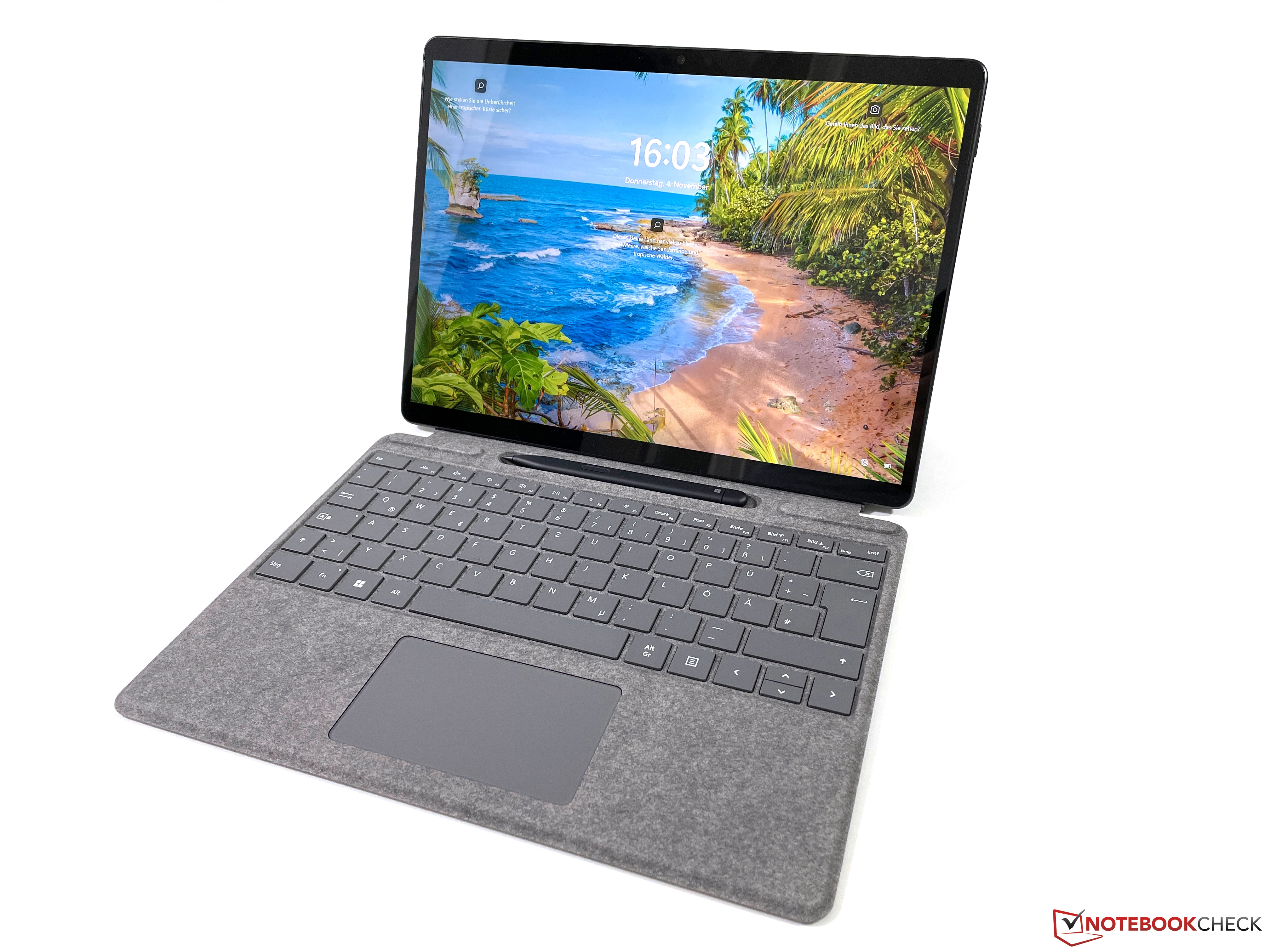 Microsoft Surface Pro 8 Convertible Review: Powerful, 120 Hz and finally  Thunderbolt - NotebookCheck.net Reviews