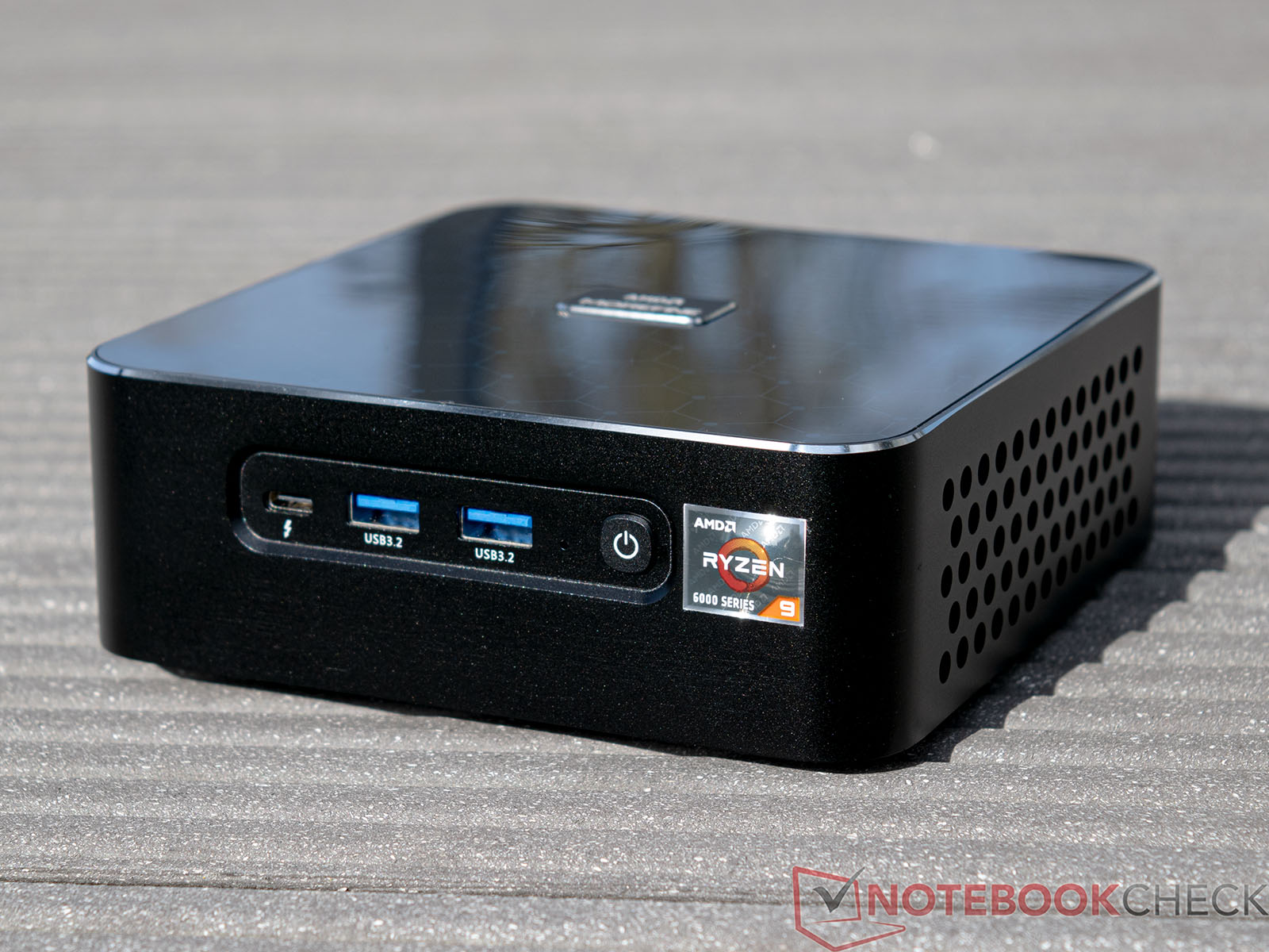 Ace Magician AM08 Pro gaming mini PC with Radeon 680M and Ryzen 9 6900HX in  our extensive test! -  Reviews