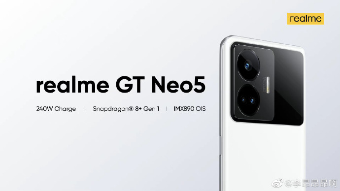 ... در حالی که ظاهراً یک پوستر رسمی GT Neo 5 در جای دیگری به بیرون درز کرده است. (منبع: Realme، Leon Angang از طریق Weibo)