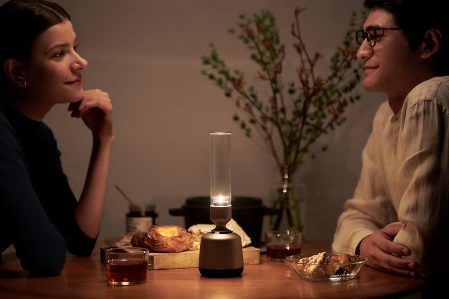 Sony LSPX-S2: A wireless glass speaker that is also an LED candle