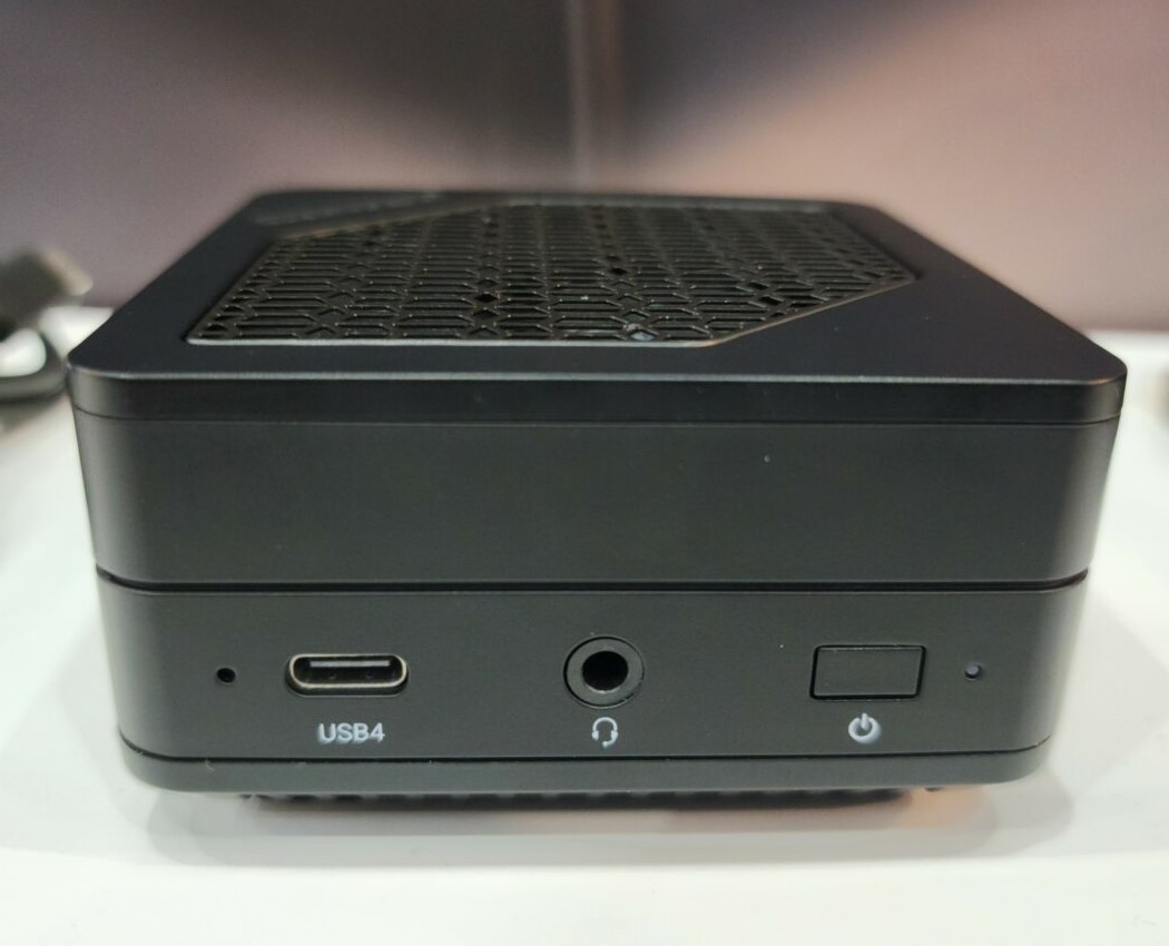 Minisforum presents Mercury EM780 palm-size mini PC with AMD Ryzen