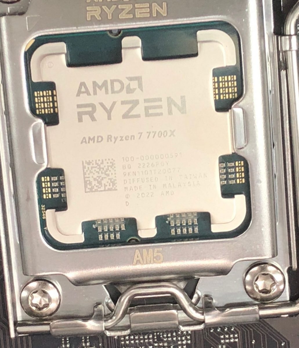 AMD Ryzen 7 7700X With Radeon Graphics