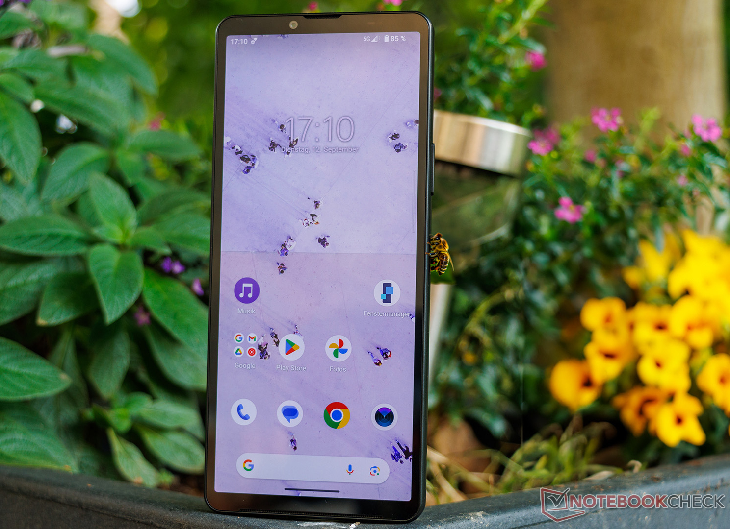 Sony Reveals Flagship Xperia 1 V Alongside Mid-Range Xperia 10 V