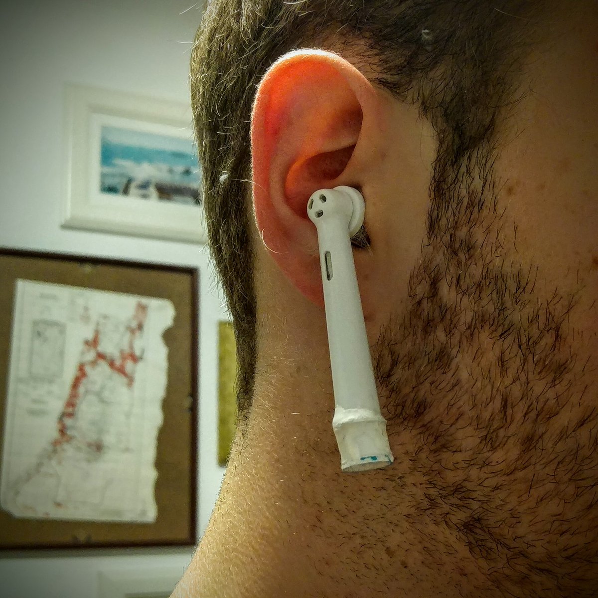 This is how the internet is fun of Apple's iPhone and their AirPods - NotebookCheck.net