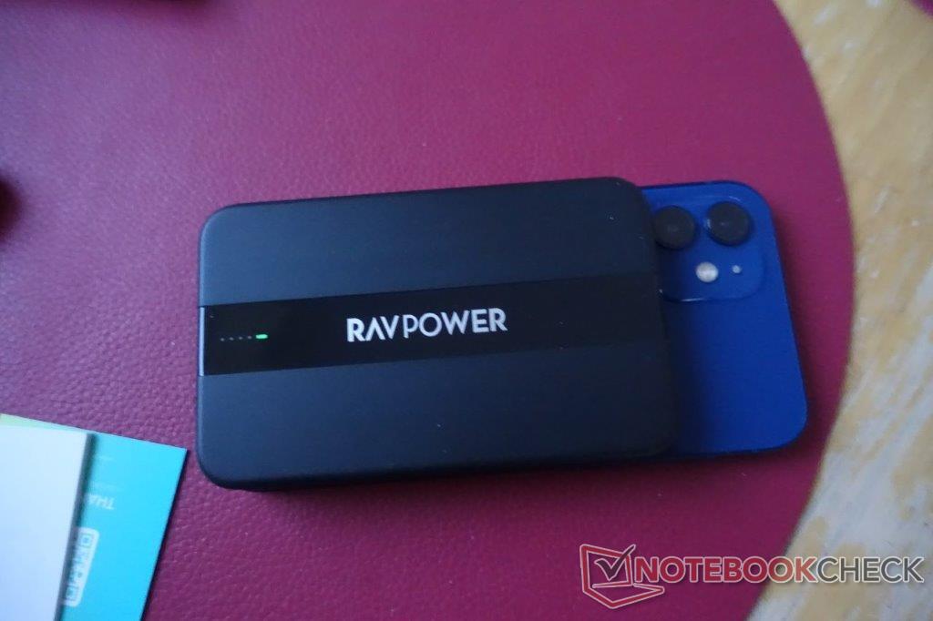 RAVPOWER 5,000mAh Magnetic Wireless Power Bank hands-on and review -   News