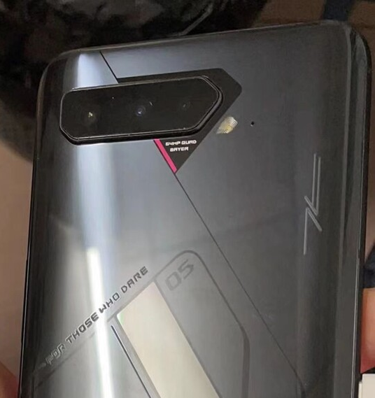 The leaked photo suggests that ASUS has omitted the ROG Phone 4, but there will be a 6,000 mAh battery and a 65 W charge on the company’s next gaming smartphone