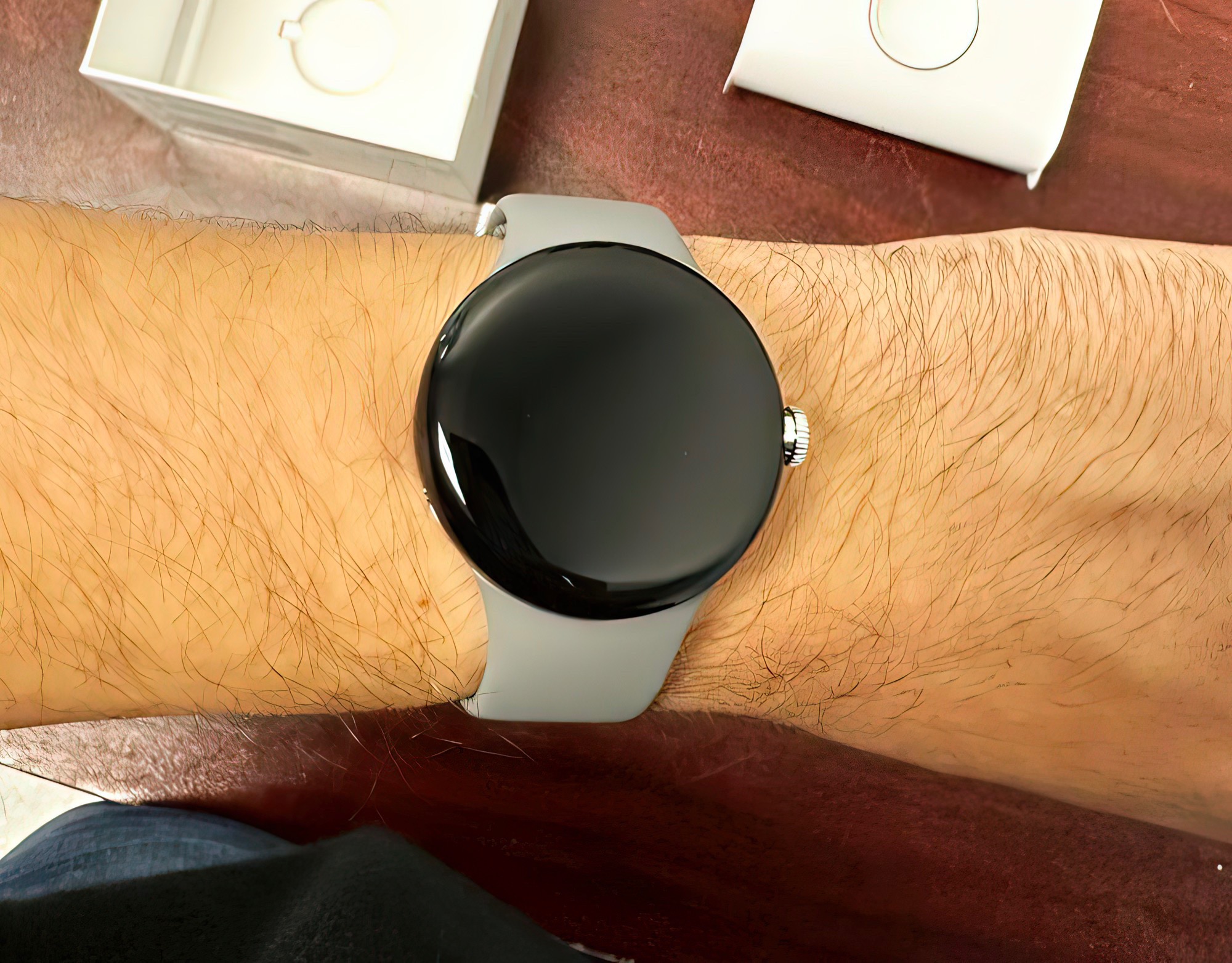 Google Pixel Watch: Unboxing photos show thick display bezels as watch band  prices leak - NotebookCheck.net News