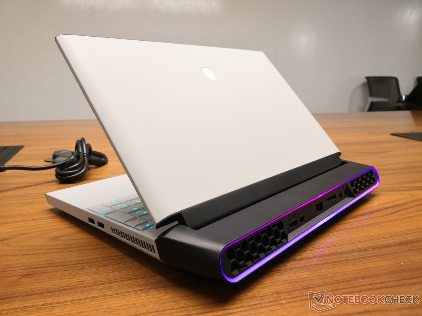 Alienware Area-51m is a 17-inch laptop with two AC adapter ports and  removable GeForce RTX graphics - NotebookCheck.net News