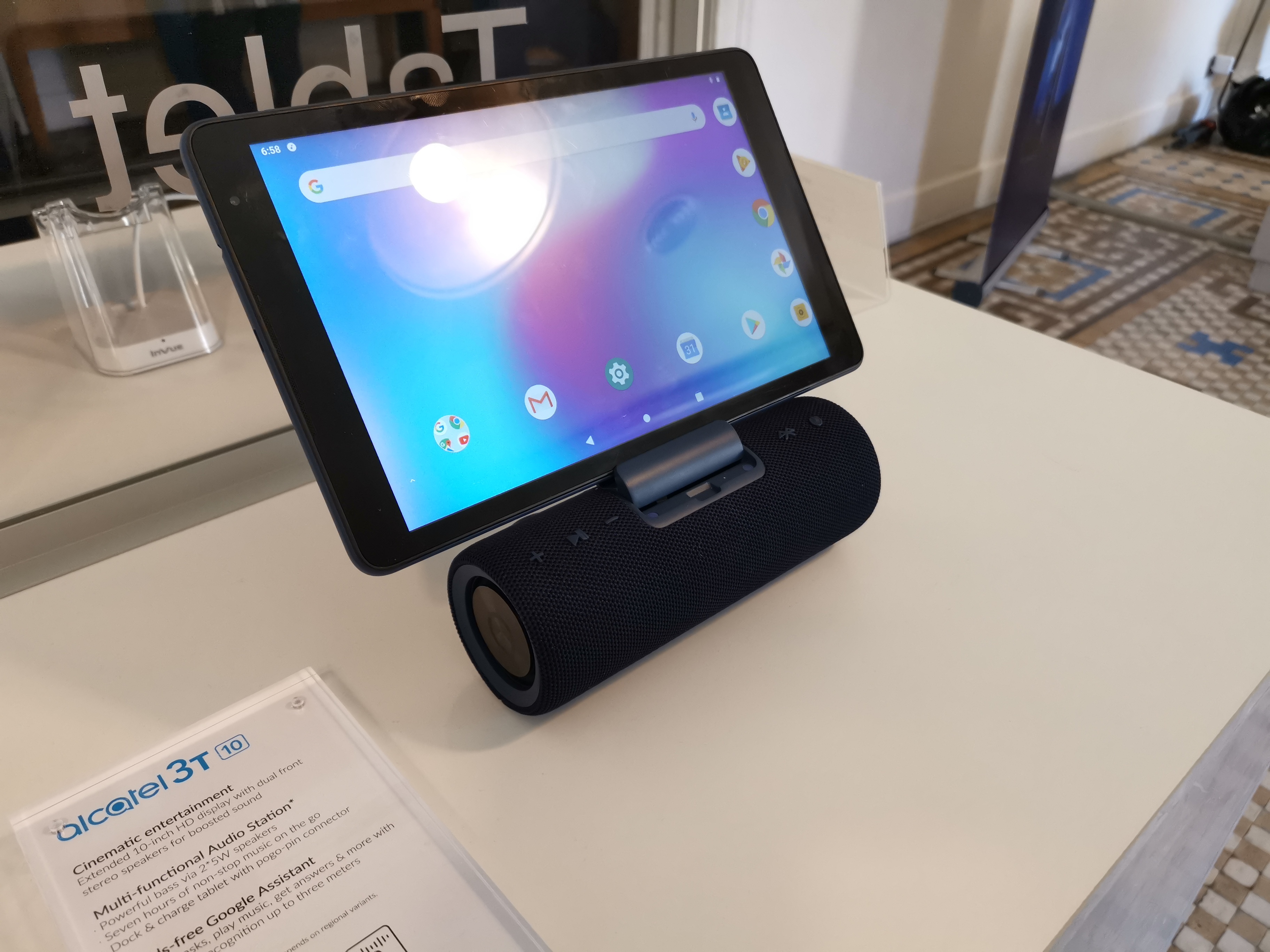 verwennen hier Afstoting Alcatel's newest tablet has a stand that is also a full-sized speaker -  NotebookCheck.net News