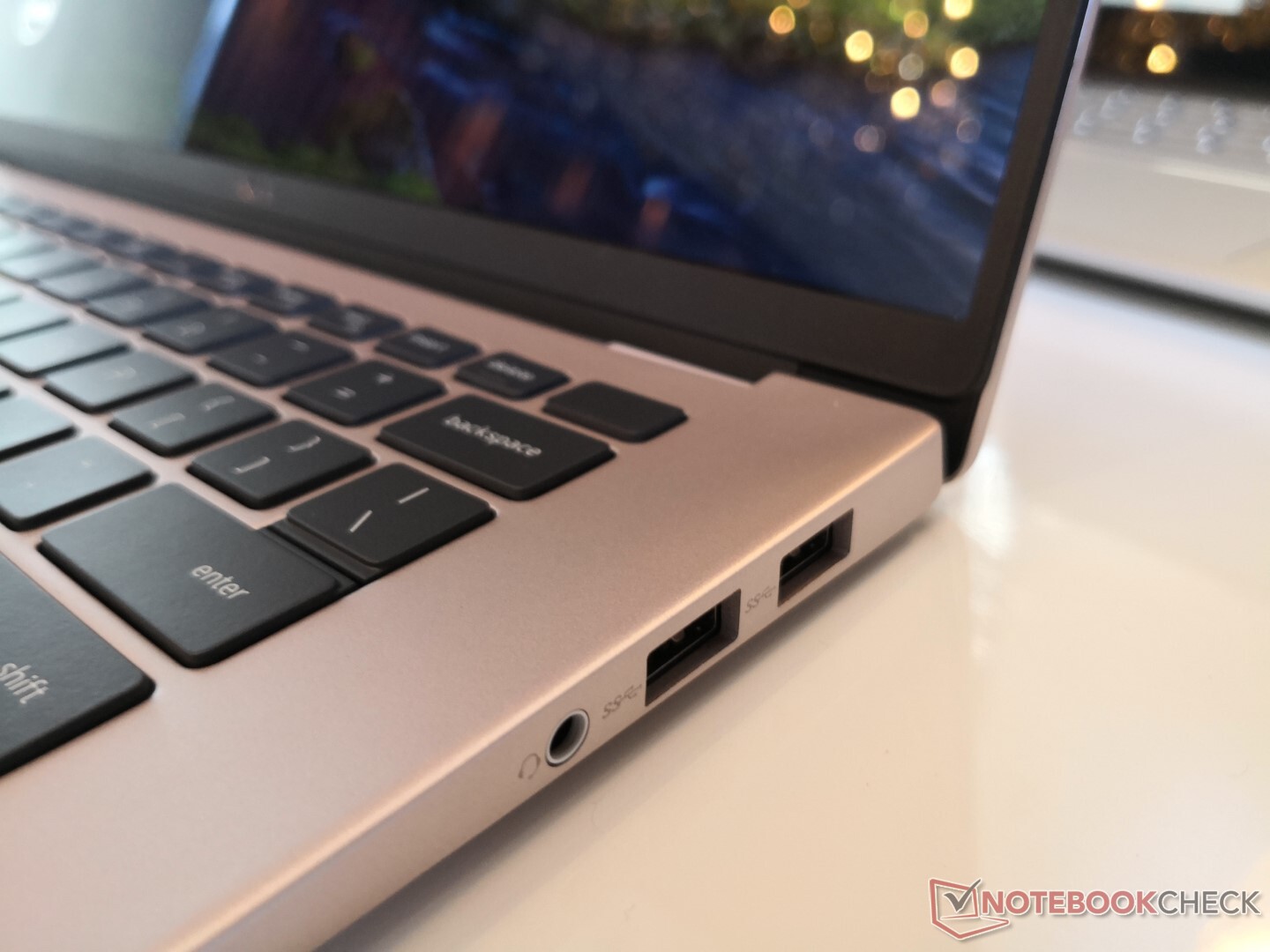 The Inspiron 14 7000 7490 Is Dell S Latest And Most Xps Like Laptop Yet In Both Looks And Features Notebookcheck Net News