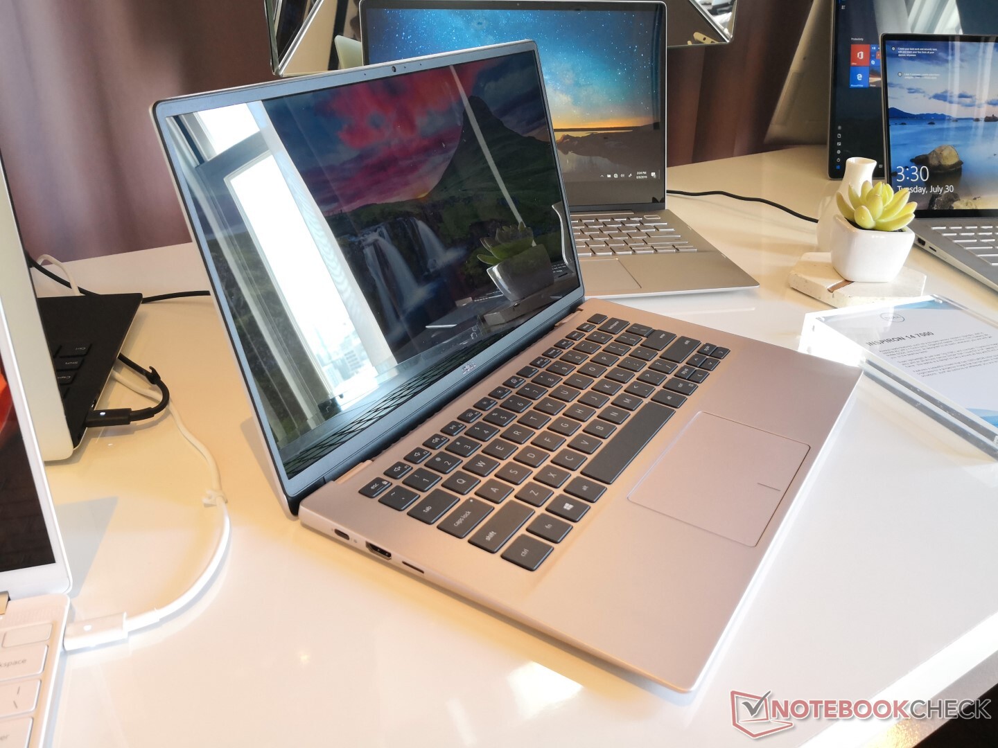 The Inspiron 14 7000 7490 Is Dell S Latest And Most Xps Like Laptop Yet In Both Looks And Features Notebookcheck Net News