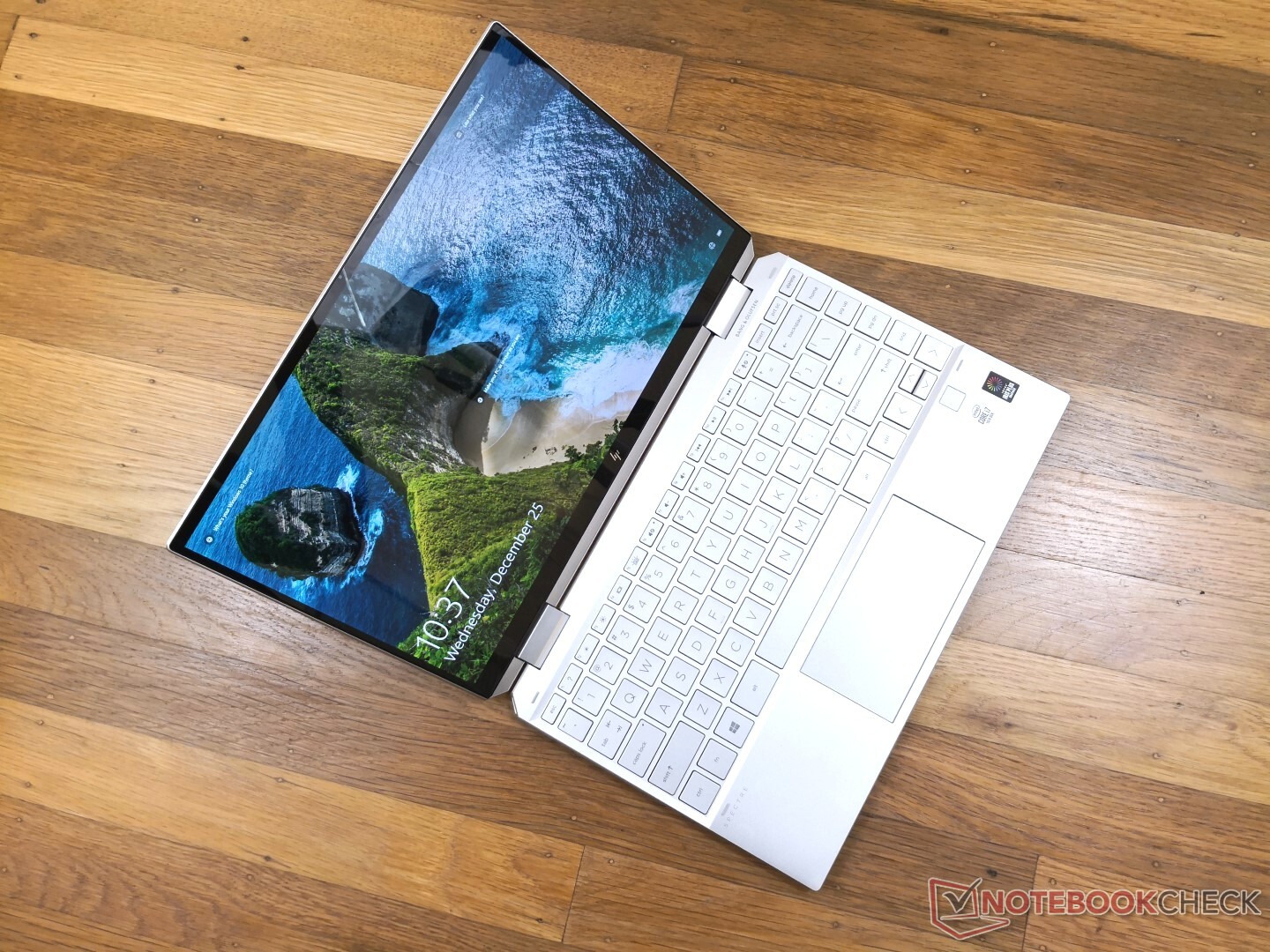 HP Spectre 13 with 4K OLED Core i7 1065G7 CPU 16 GB RAM and 512