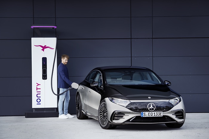 Mercedes Benz announces simplified Mercedes me Charge tariff