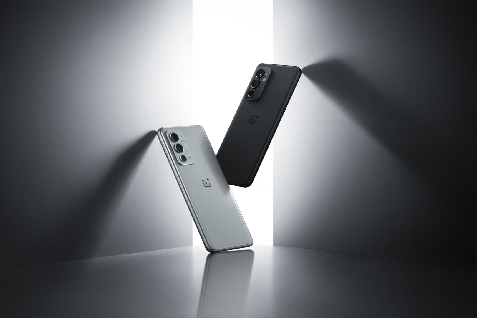 The OnePlus 11 Pro is tipped to come with a ground-breaking,  magnetically-rotating camera -  News