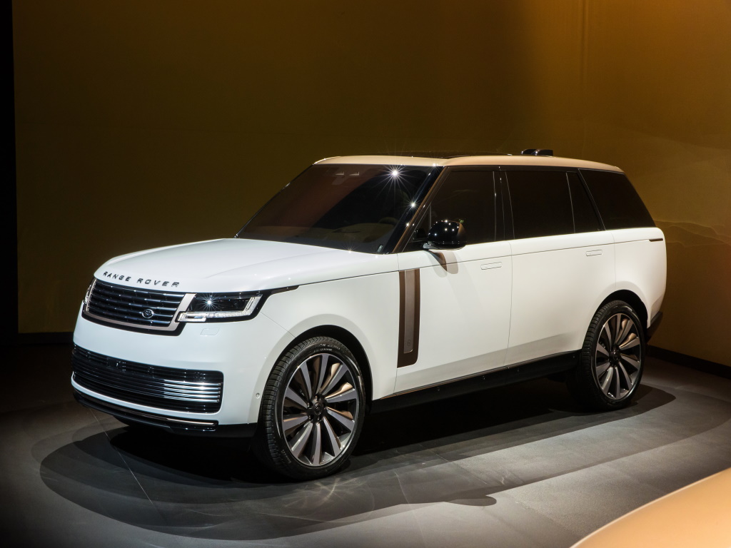 driehoek Pornografie Van storm Land Rover introduces a fully-electric Range Rover due to come out in 2024  - NotebookCheck.net News
