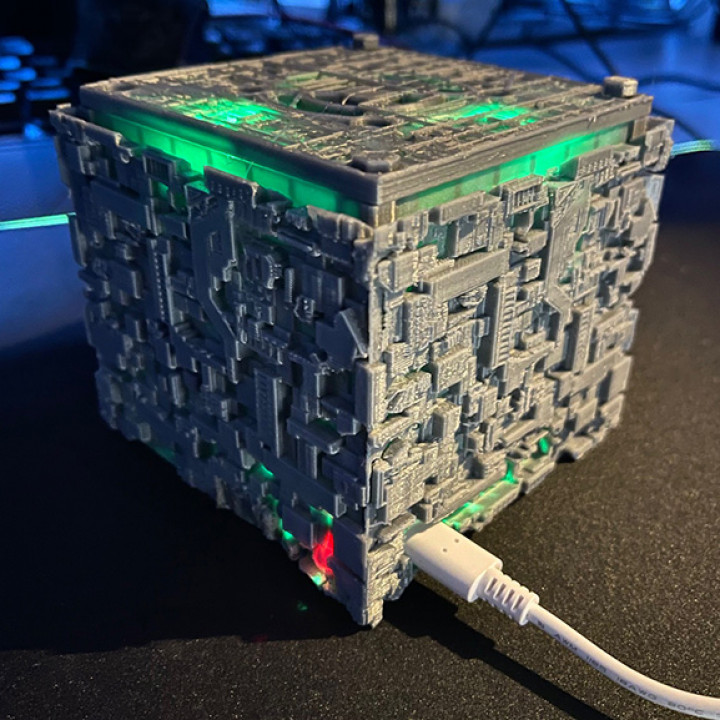 A dream for Star Trek fans: The 3D-printed Borg Cube Case for the ...