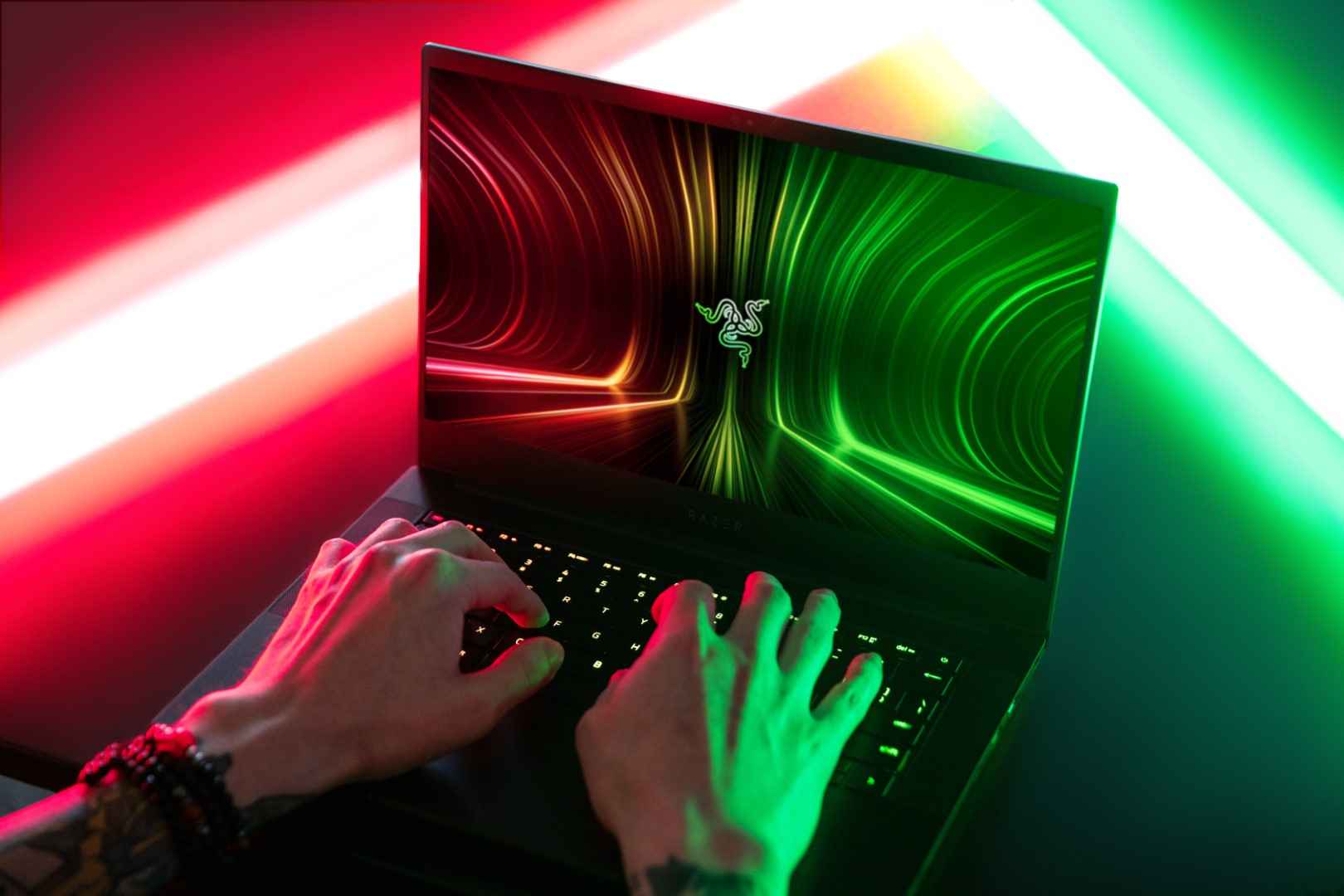 Razer is going red: Blade 14 is back from the dead with 100 W TGP GeForce RTX 3080 graphics and a nm Ryzen 9 5900HX Zen 3 CPU - NotebookCheck.net News