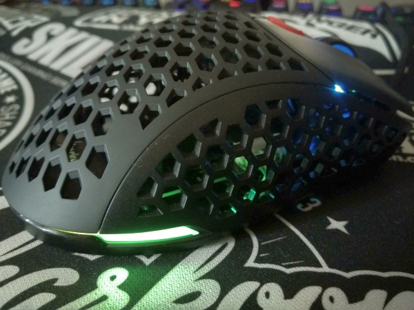 Sharkoon Light 200 gaming mouse hands on Feather light but full