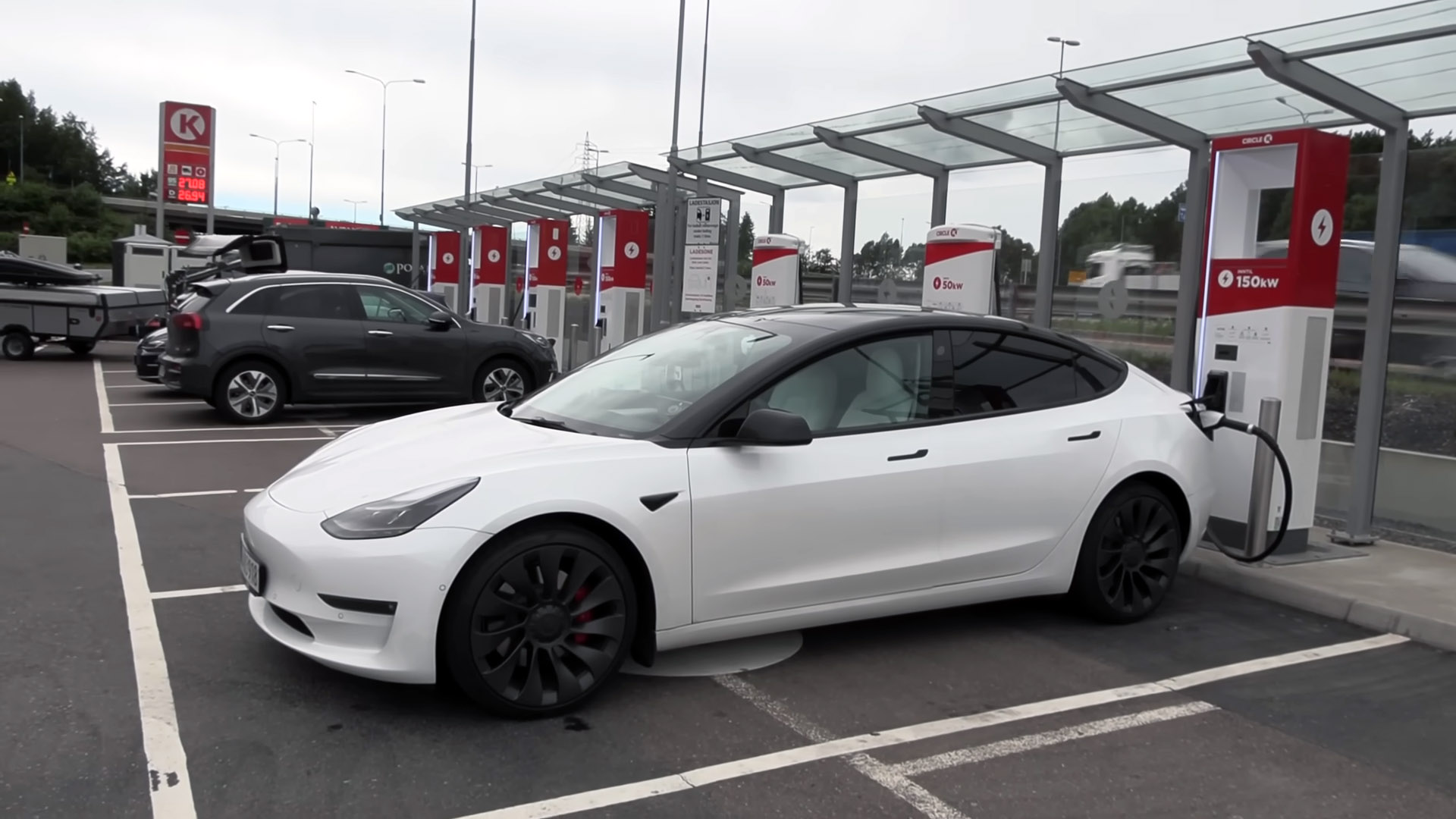 Tesla model 3 shop km per kwh