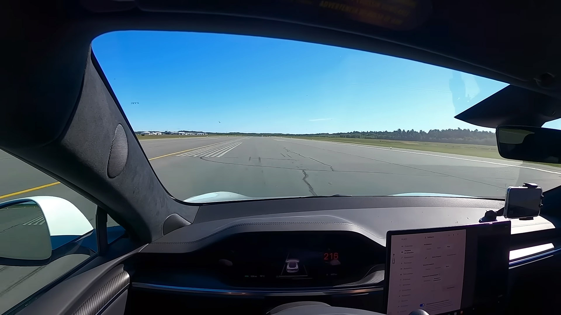 Chip-tuned Tesla Model S Plaid hits record 216 mph top speed surpassing its  own specs -  News