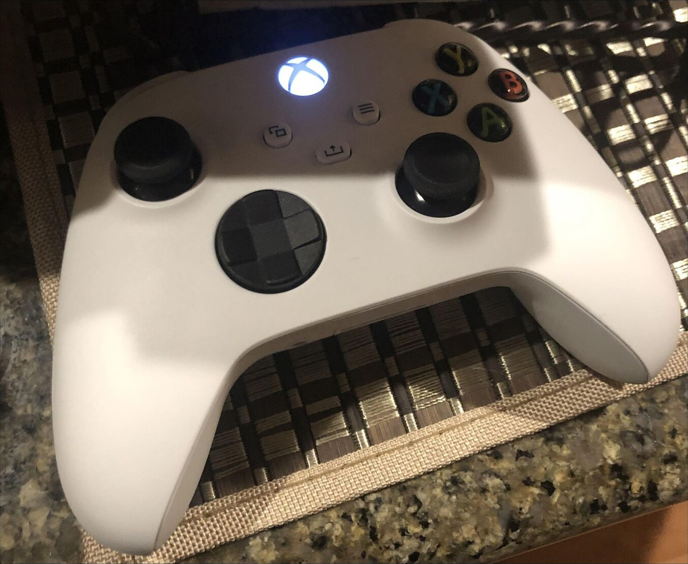 Possible Xbox Series S controller surfaces on Xbox forum 