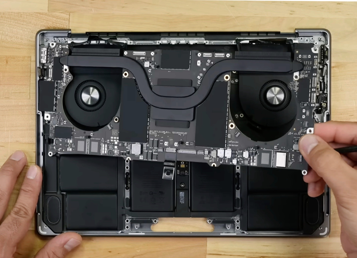 Apple MacBook Pro 14 Teardown video shows changes for M2 Pro model