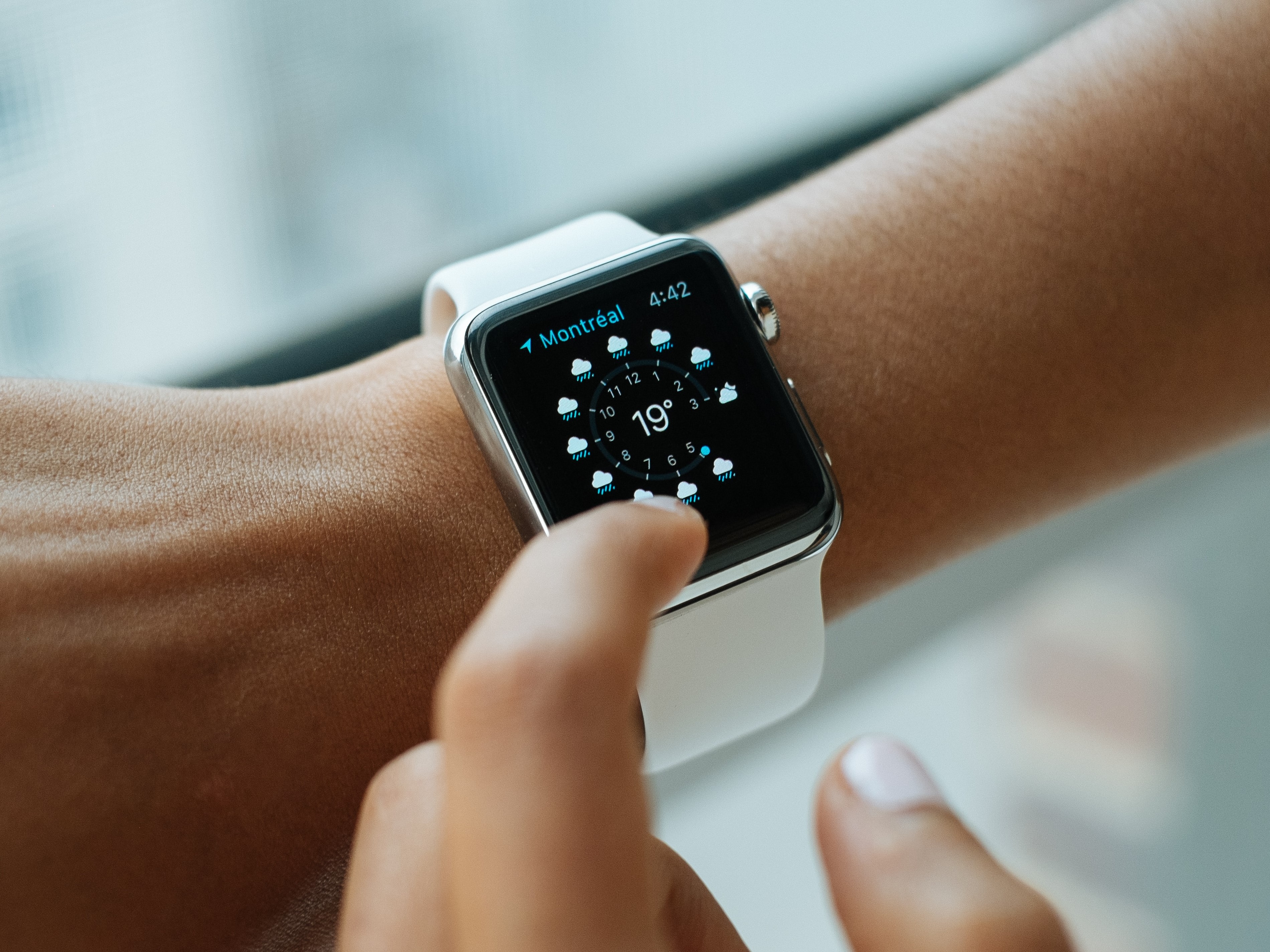 Apple watch 3 on wrist deals