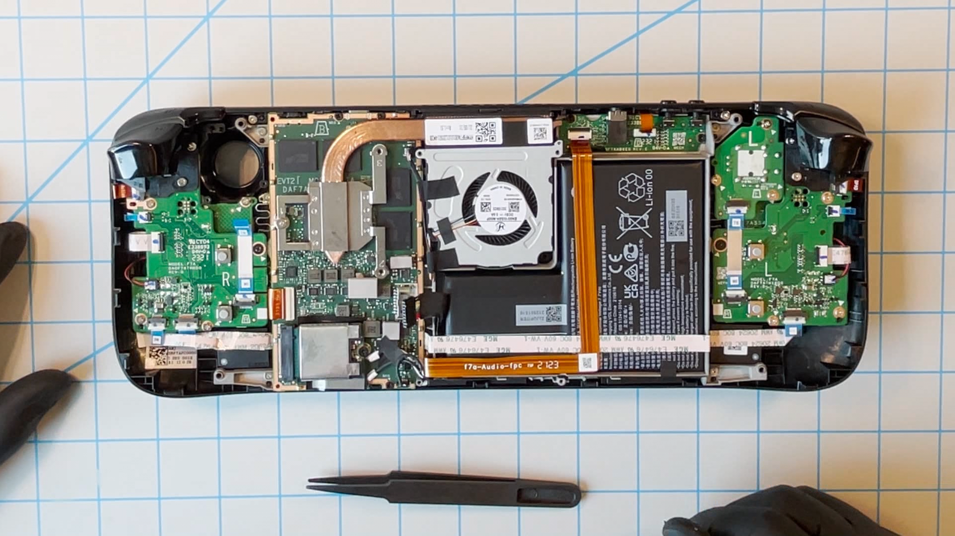 Steam Deck teardown reveals the modularity of Valve's handheld console thumbnail